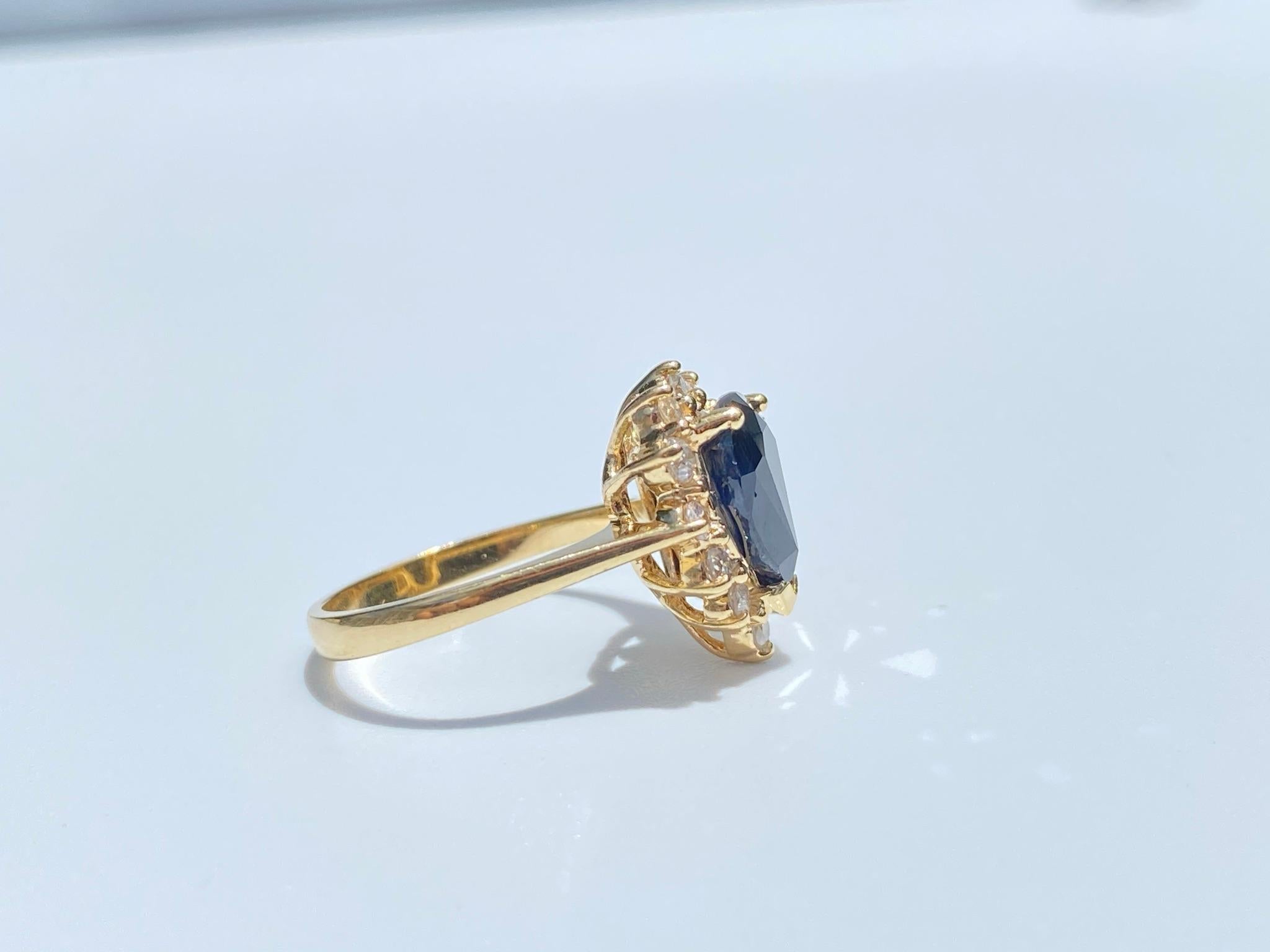 pear shaped sapphire ring yellow gold