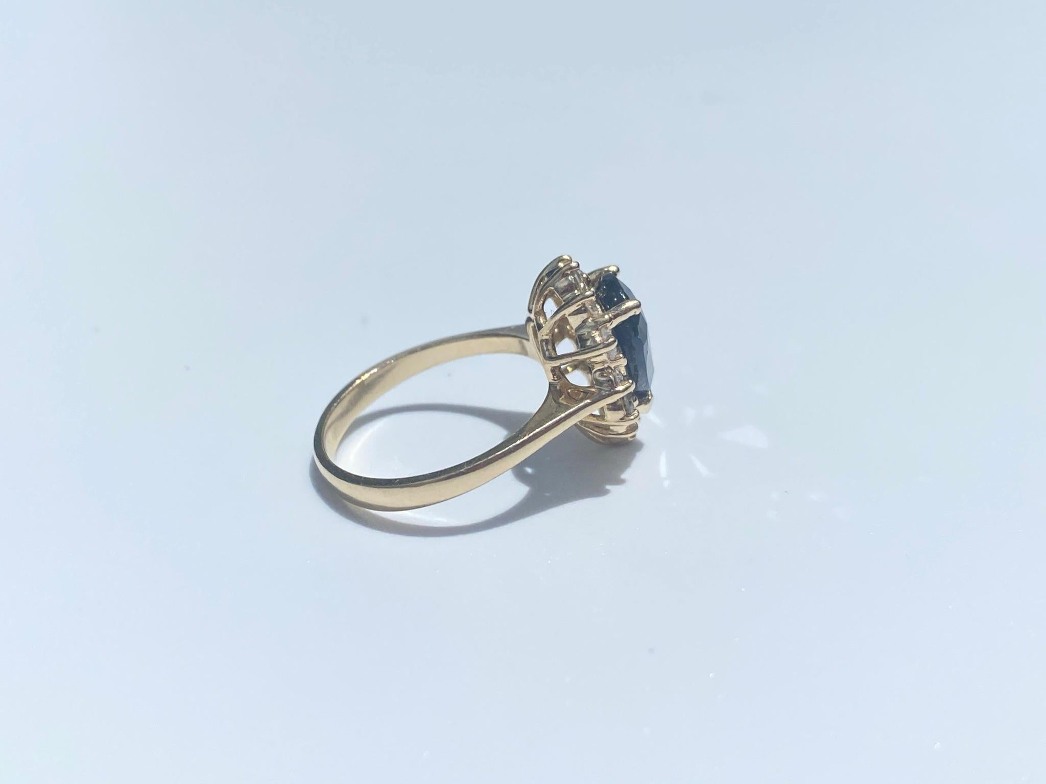 Women's or Men's 3.00 Carat Pear-Shape Blue Sapphire and Diamond 14K Yellow Gold Ring For Sale