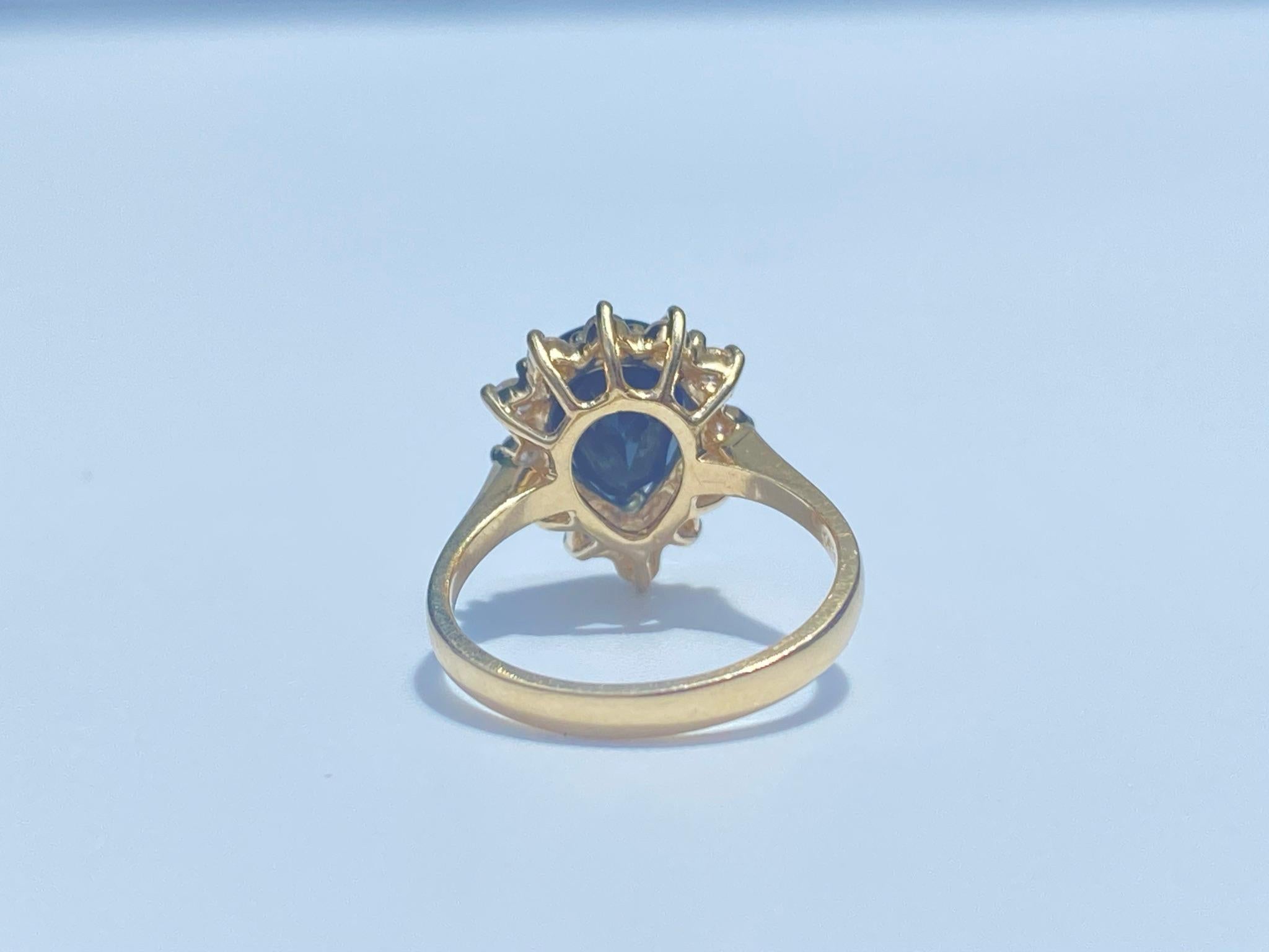 Women's or Men's 3.00 Carat Pear-Shape Blue Sapphire and Diamond 14K Yellow Gold Ring For Sale