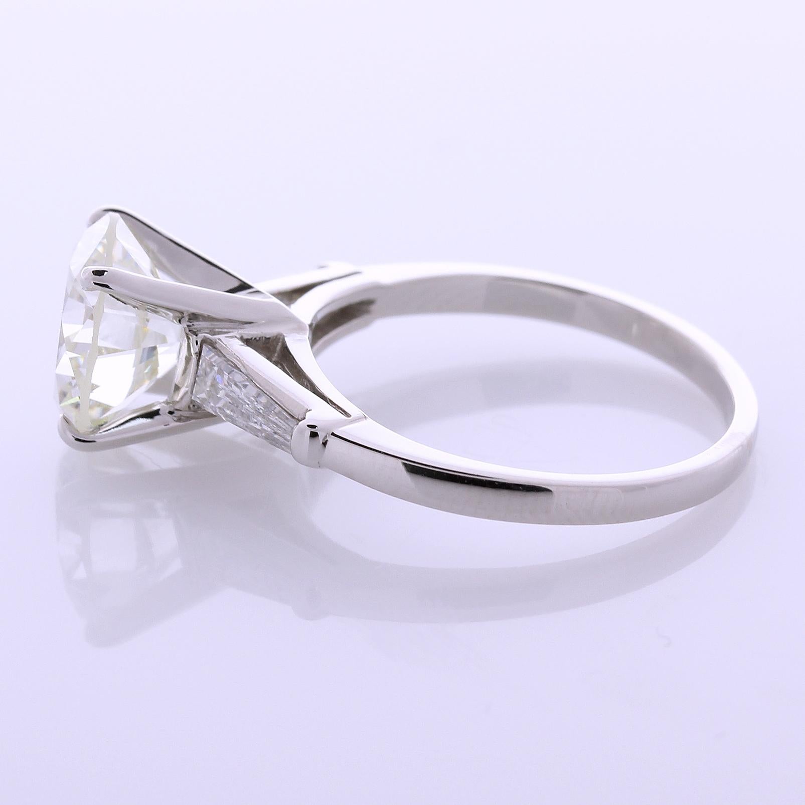 3.00 Carat Round Brilliant Cut H VS1 Clarity Platinum Diamond Ring In Excellent Condition For Sale In New York, NY