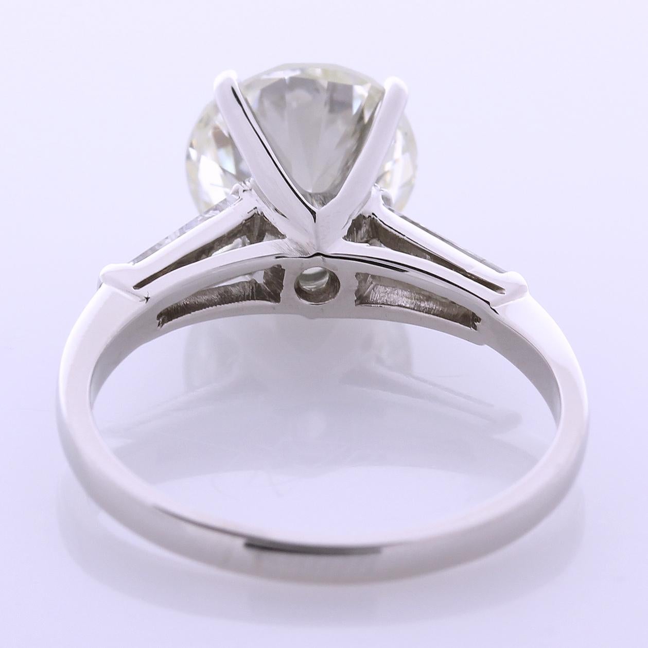 Women's 3.00 Carat Round Brilliant Cut H VS1 Clarity Platinum Diamond Ring For Sale