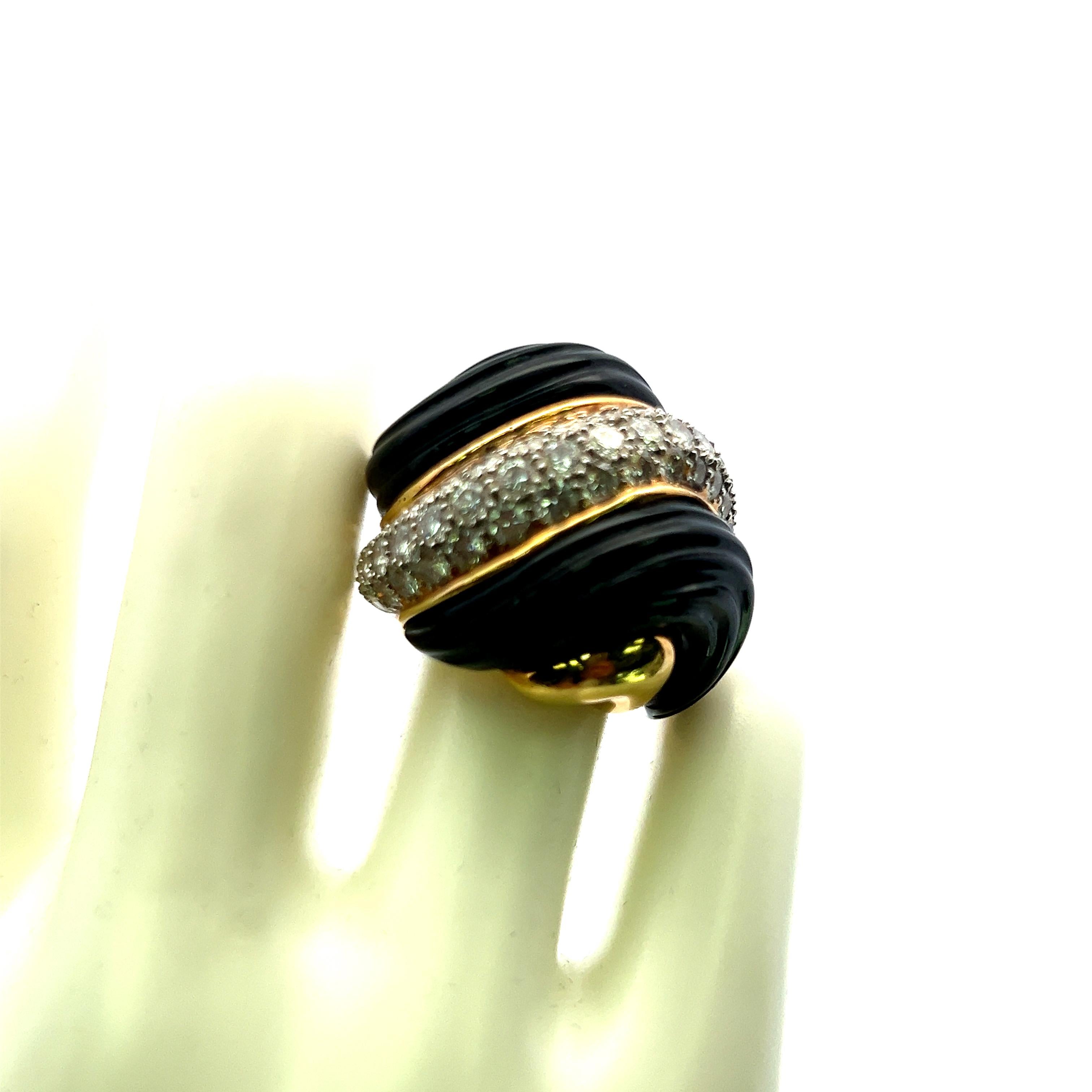 Taille brillant 3.00 Carat Round Brilliant G VS1 Diamond 18 Karat Yellow Gold Cocktail Ring en vente