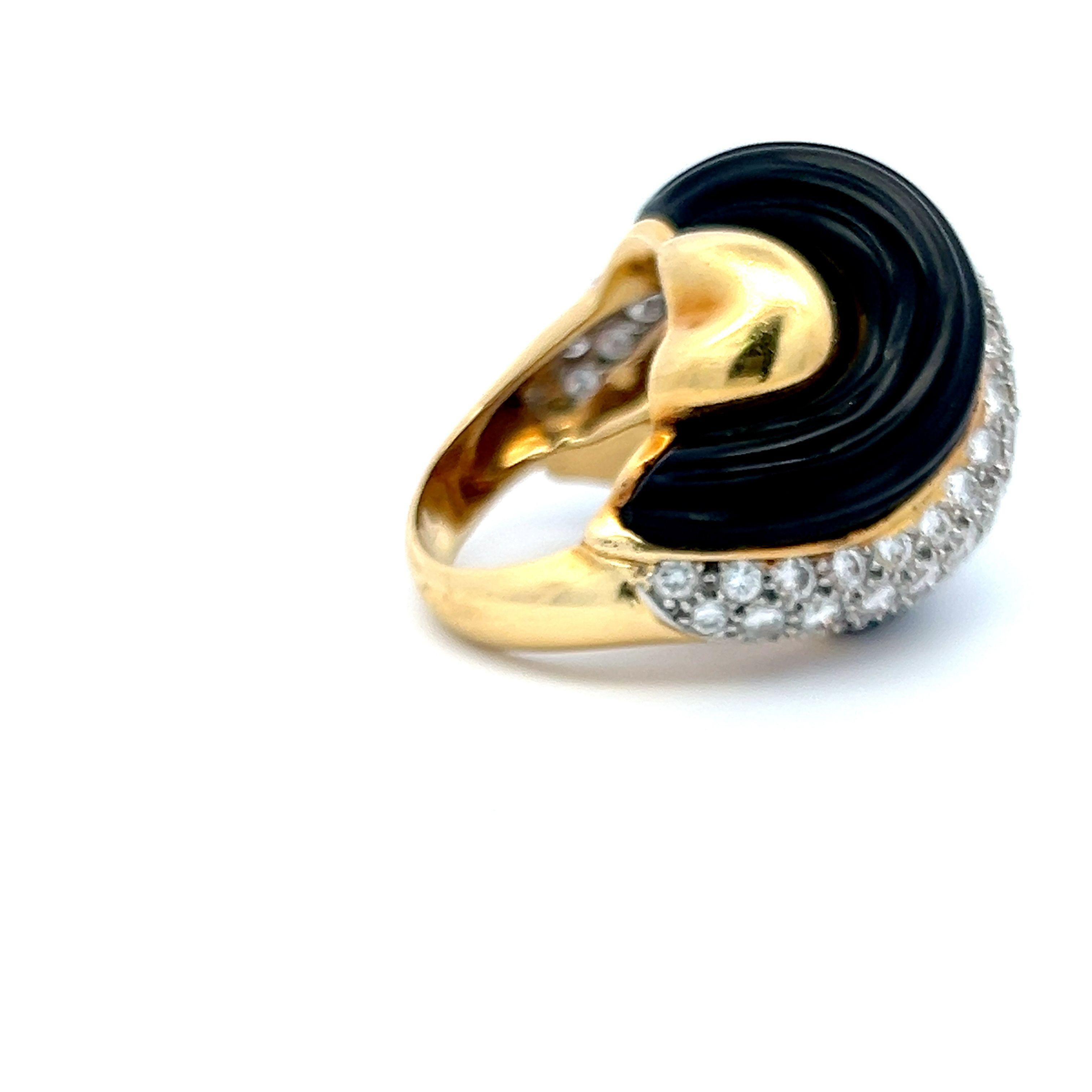 3.00 Carat Round Brilliant G VS1 Diamond 18 Karat Yellow Gold Cocktail Ring en vente 2