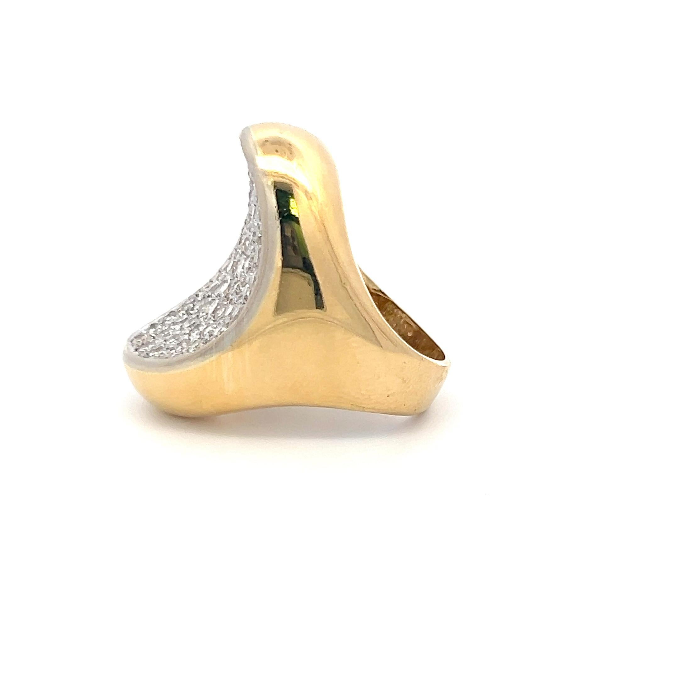 Anillo de cóctel de oro amarillo de 18 quilates con diamante I SI brillante redondo de 3,00 quilates en Bueno estado para la venta en New York, NY