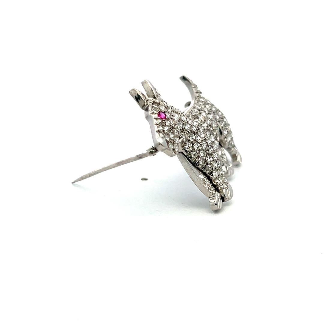 Diamante redondo de 3,00 quilates Rubí de 0,02 quilates Broche de oro blanco de 18 quilates en venta 6