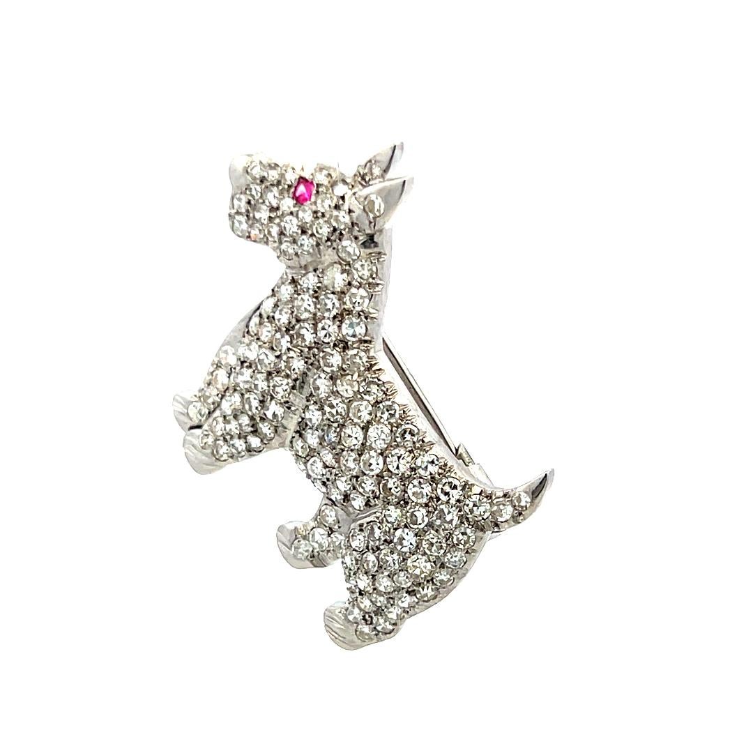 Diamante redondo de 3,00 quilates Rubí de 0,02 quilates Broche de oro blanco de 18 quilates en venta 1