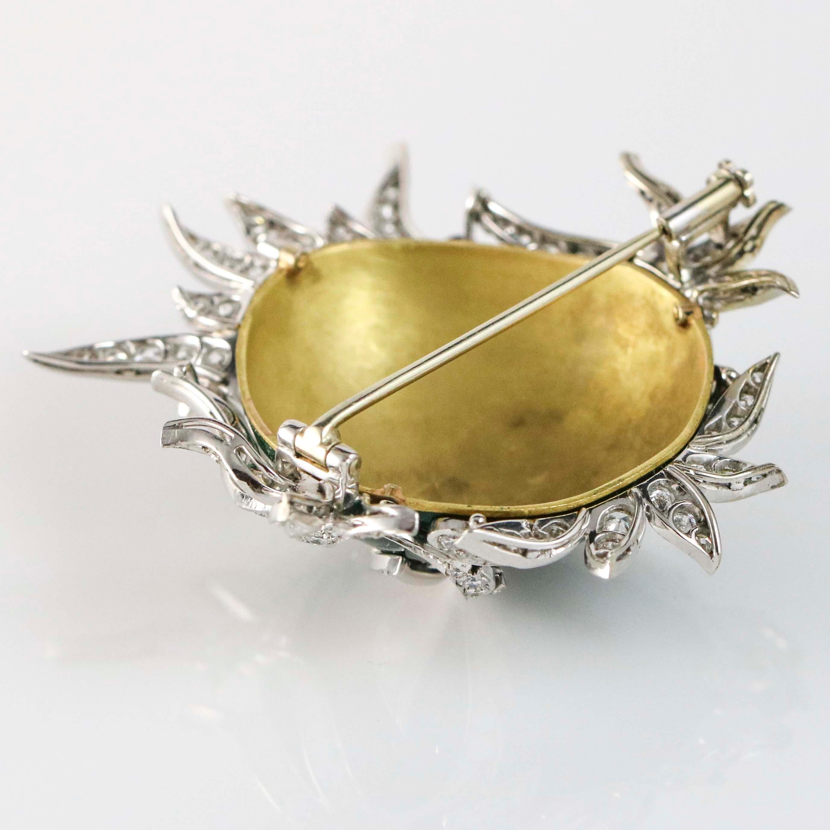3.00 carat Ruby and Diamond 18k Gold Green Enamel Carnival Ornate Mask Brooch (Rundschliff) im Angebot