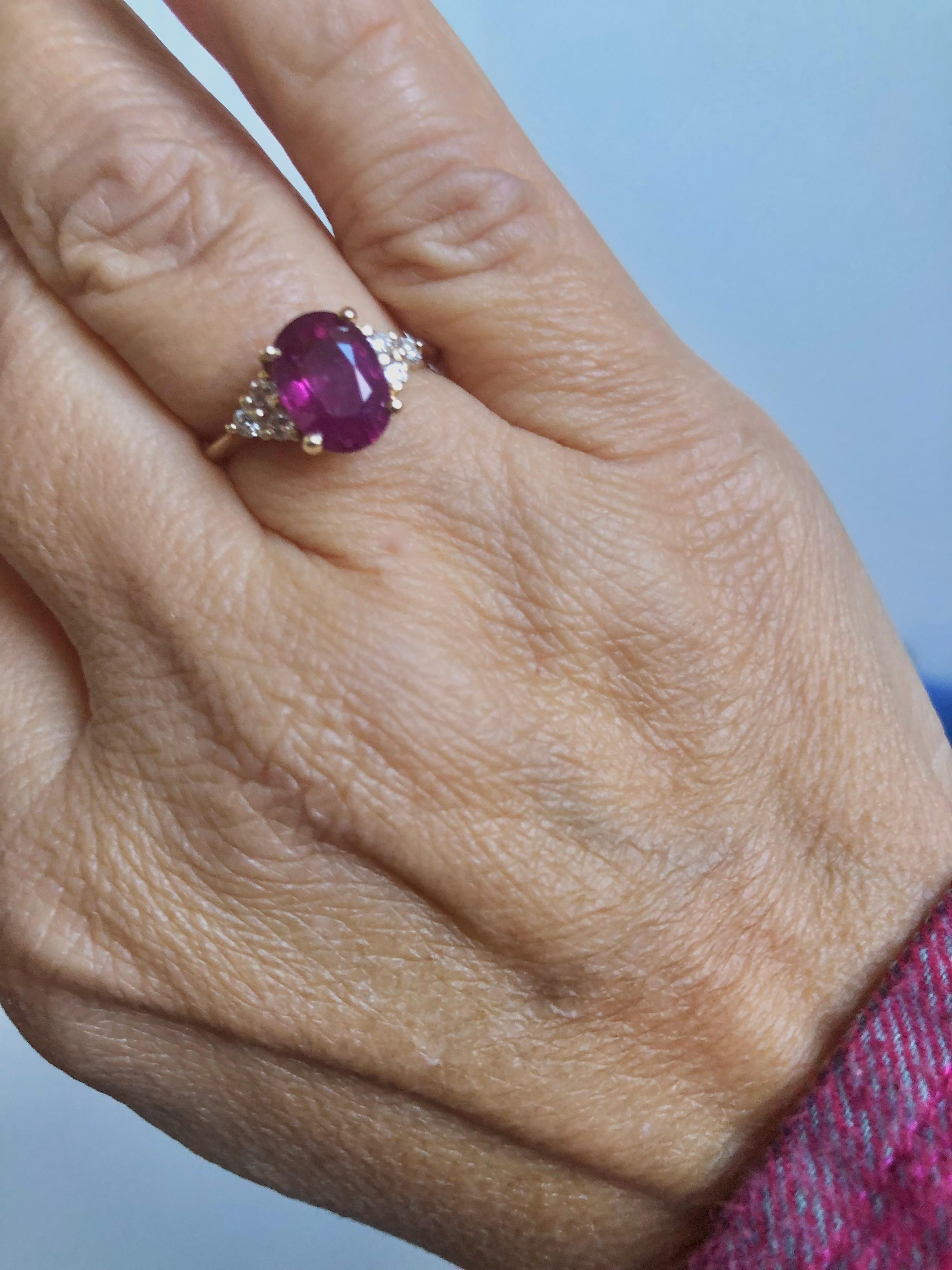 Contemporary 3.00 Carat Ruby Diamond Cocktail Ring and 14 Karat For Sale