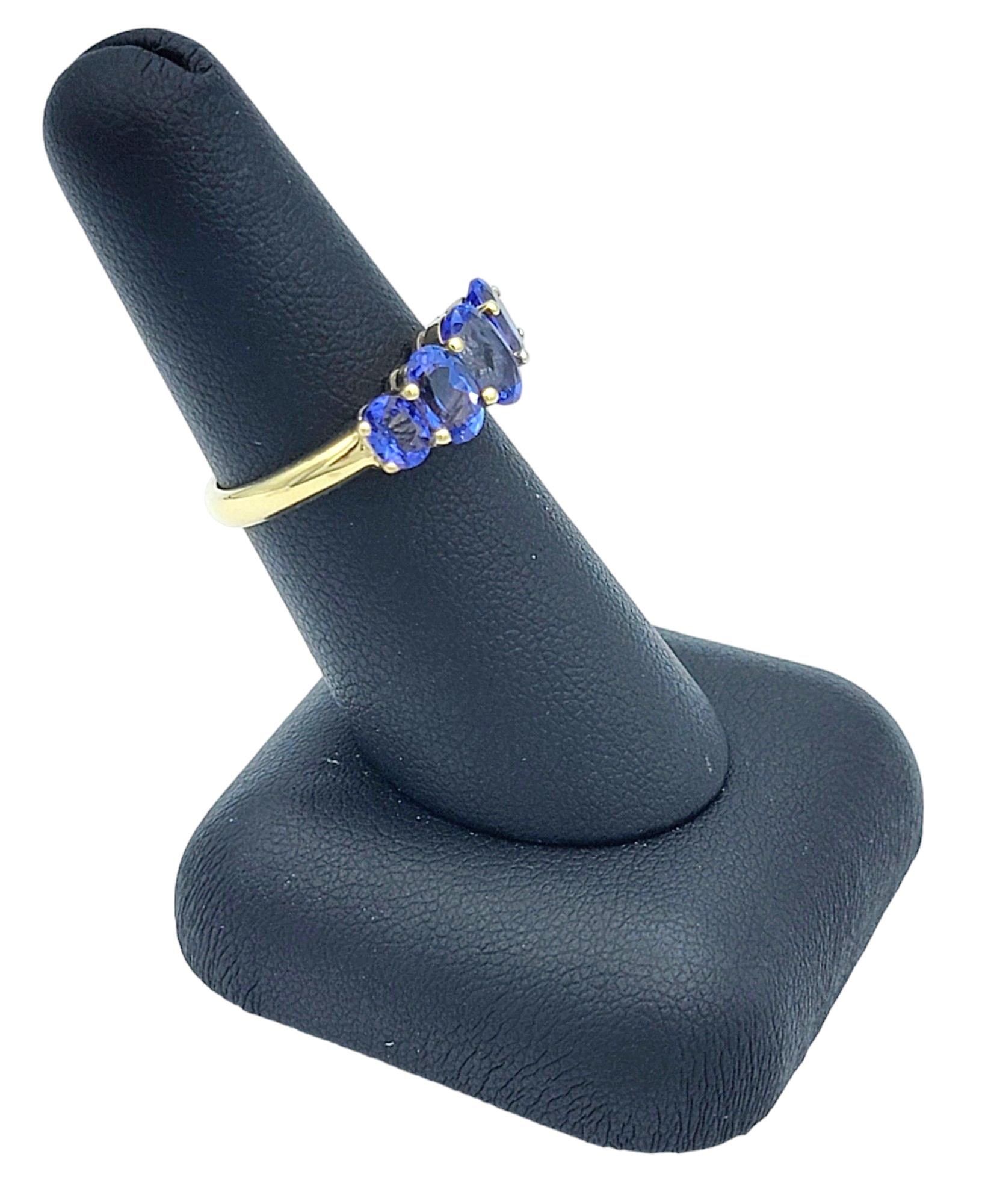 Anello a fascia con 5 pietre di tanzanite taglio ovale da 3,00 carati totali in oro giallo 14 carati in vendita 4