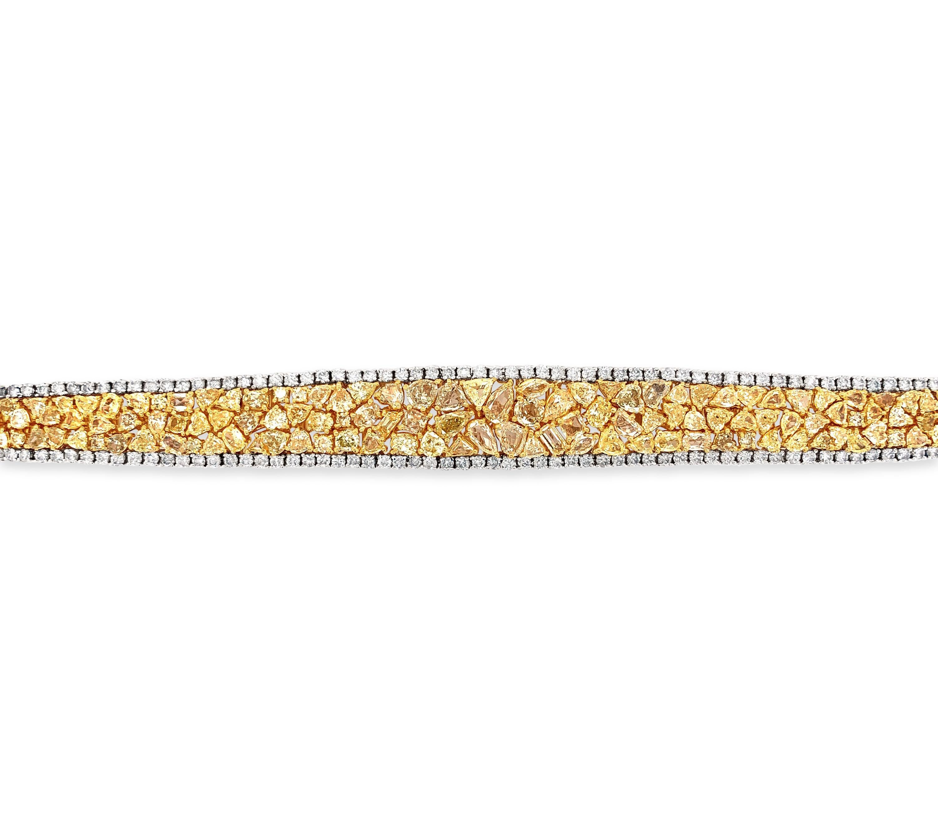 Bracelet en or jaune et blanc 18 carats avec diamants d'un poids total de 30,0 carats Bon état - En vente à Delray Beach, FL
