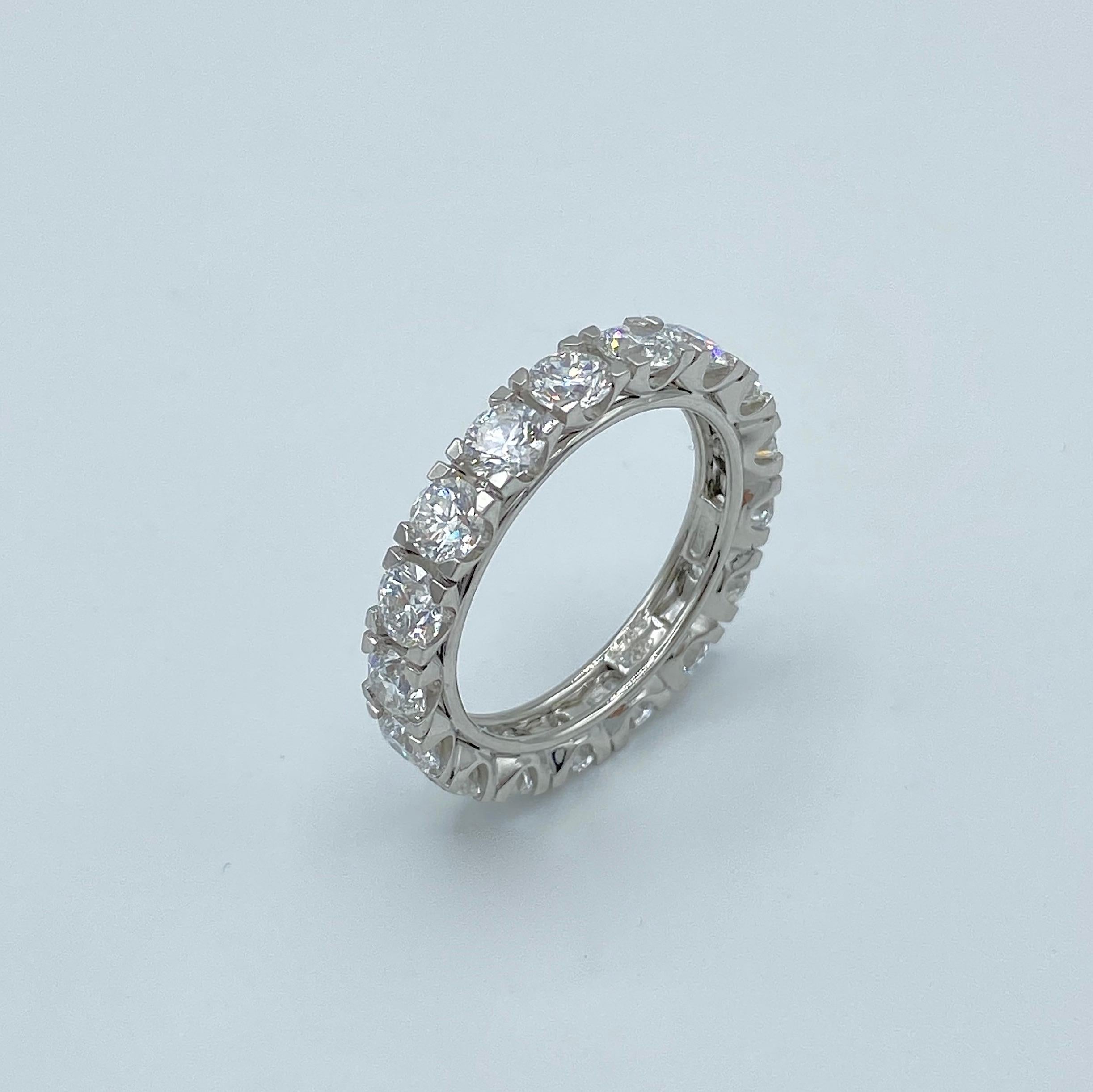 Engagement 3.00 Carat White Diamond Platinum Band Eternity Ring Made in Italy In New Condition For Sale In Bussolengo, Verona