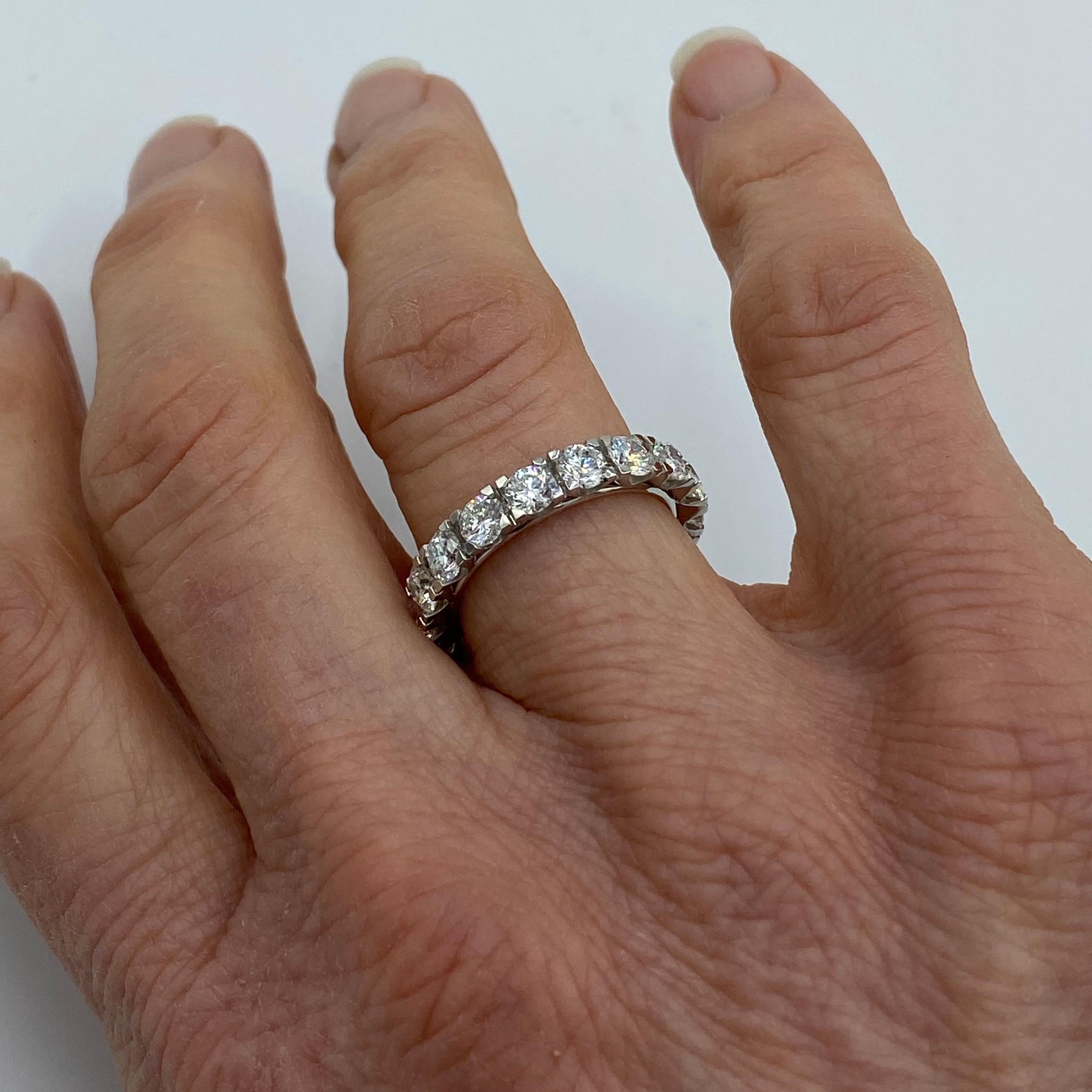 Engagement 3.00 Carat White Diamond Platinum Band Eternity Ring Made in Italy For Sale 2