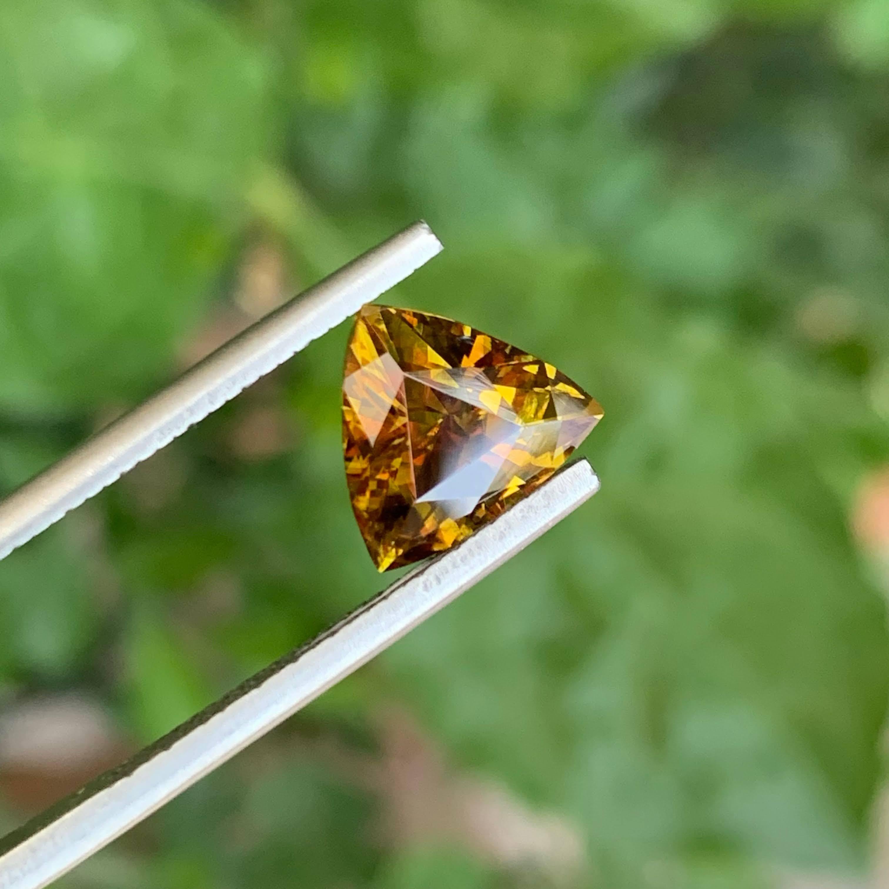 3,00 carati Pietra di sfene di alta qualità con taglio a brillante Gemma naturale pakistana in vendita 1