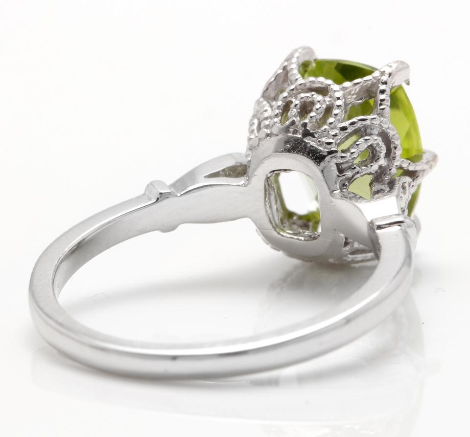 3.00 Carat Impressive Natural Peridot and Diamond 14 Karat White Gold Ring In New Condition For Sale In Los Angeles, CA