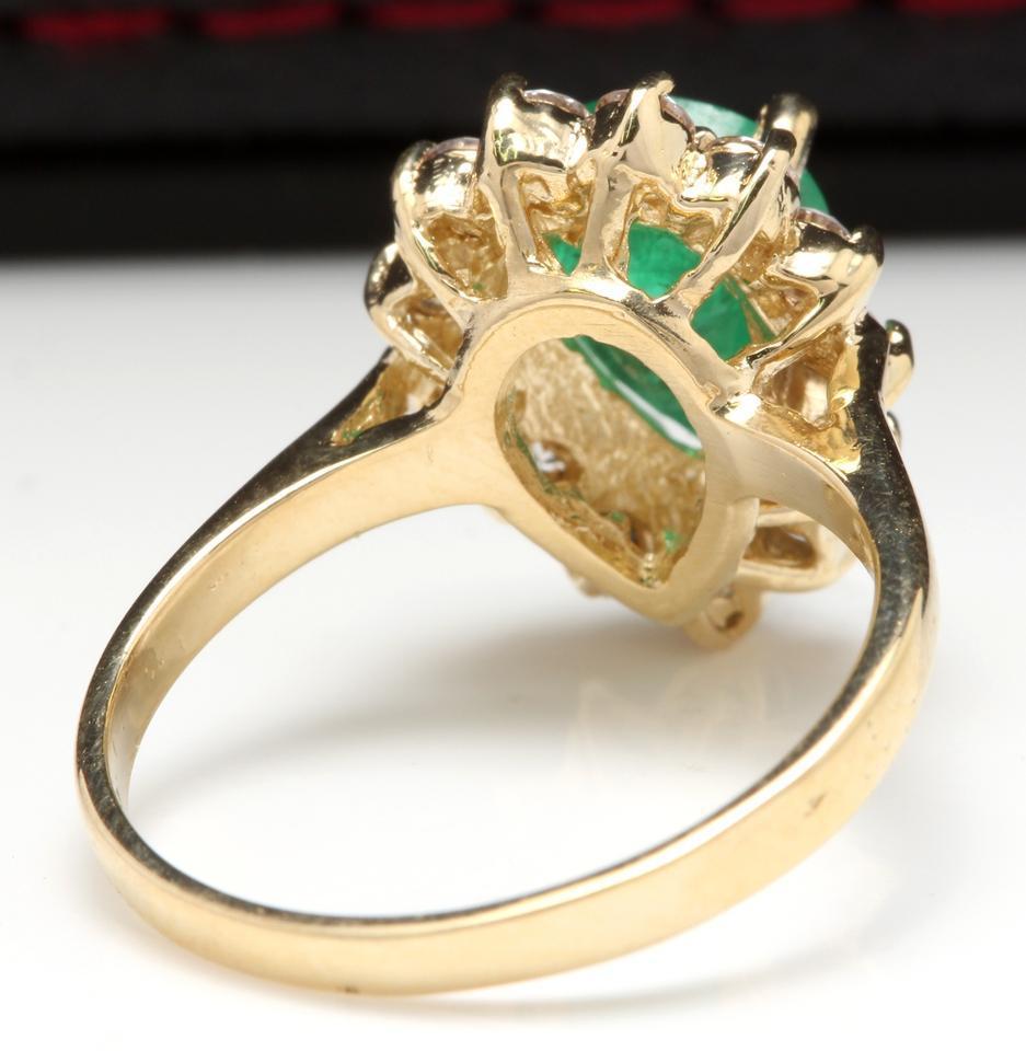 3.00 Carat Natural Emerald and Diamond 14 Karat Solid Yellow Gold Ring In New Condition For Sale In Los Angeles, CA