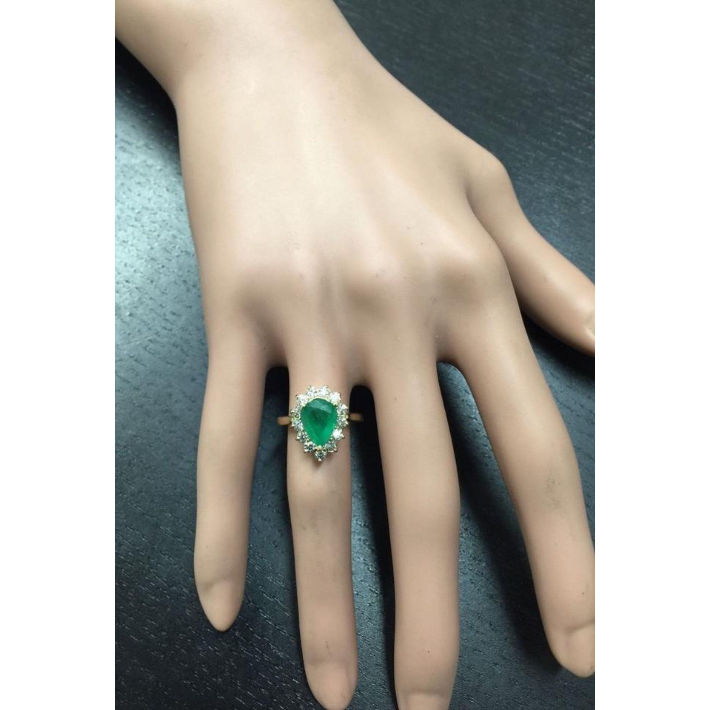 Women's 3.00 Carat Natural Emerald and Diamond 14 Karat Solid Yellow Gold Ring For Sale