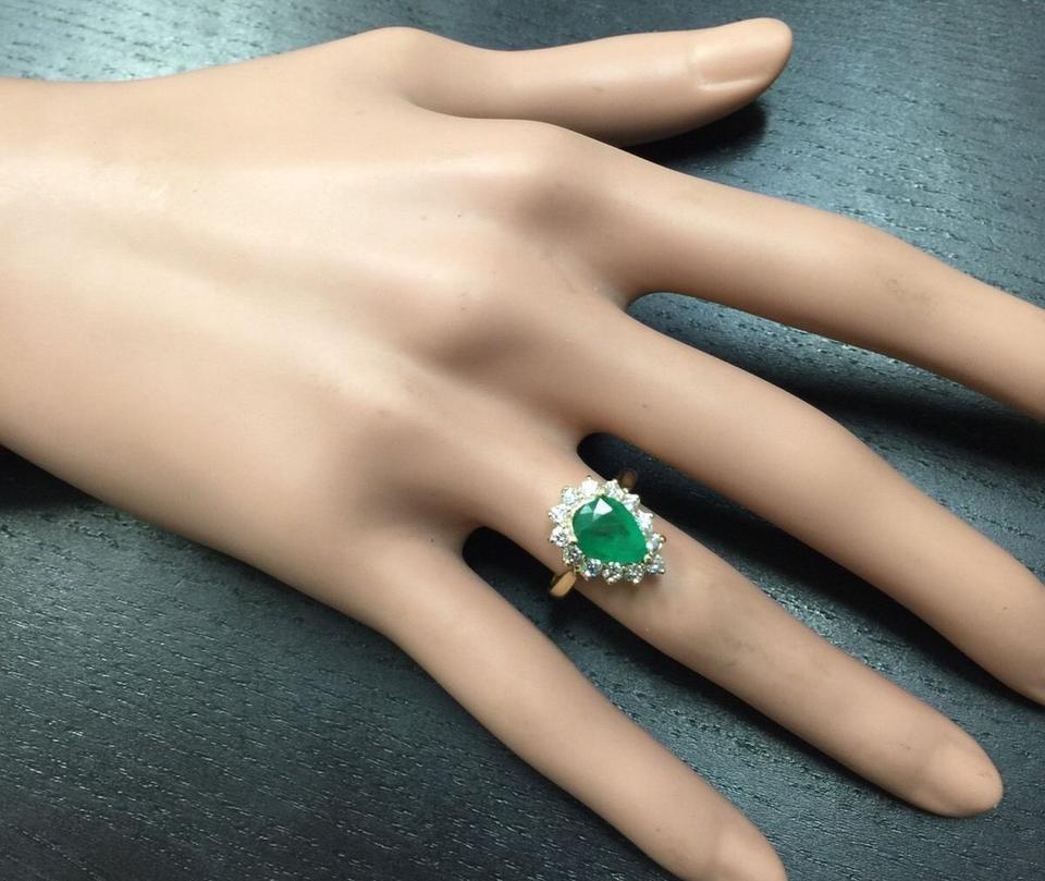 3.00 Carat Natural Emerald and Diamond 14 Karat Solid Yellow Gold Ring For Sale 1