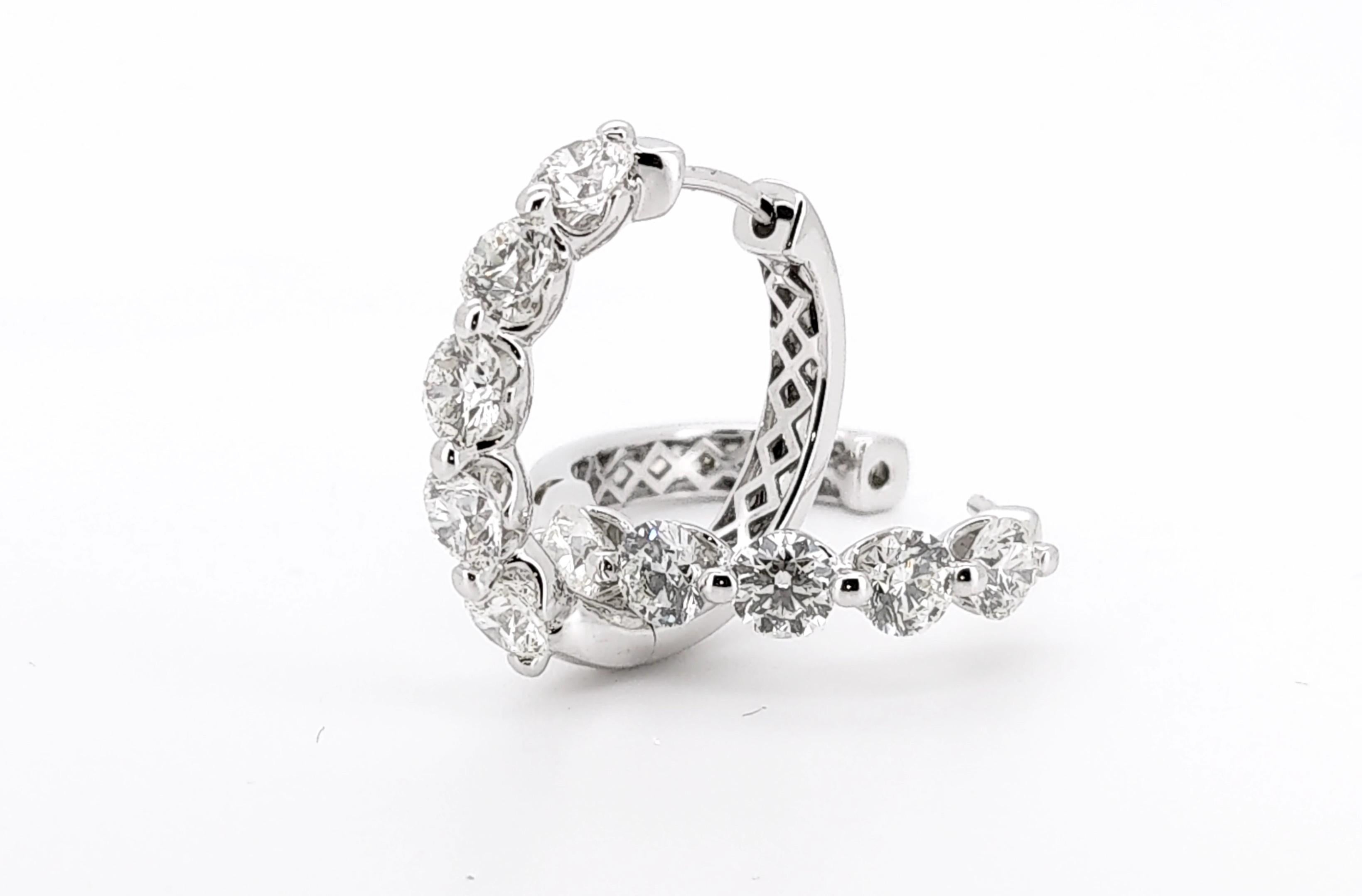 Taille ronde Boucles d'oreilles rondes en or blanc 14k avec cinq diamants naturels de 3,00 carats en vente