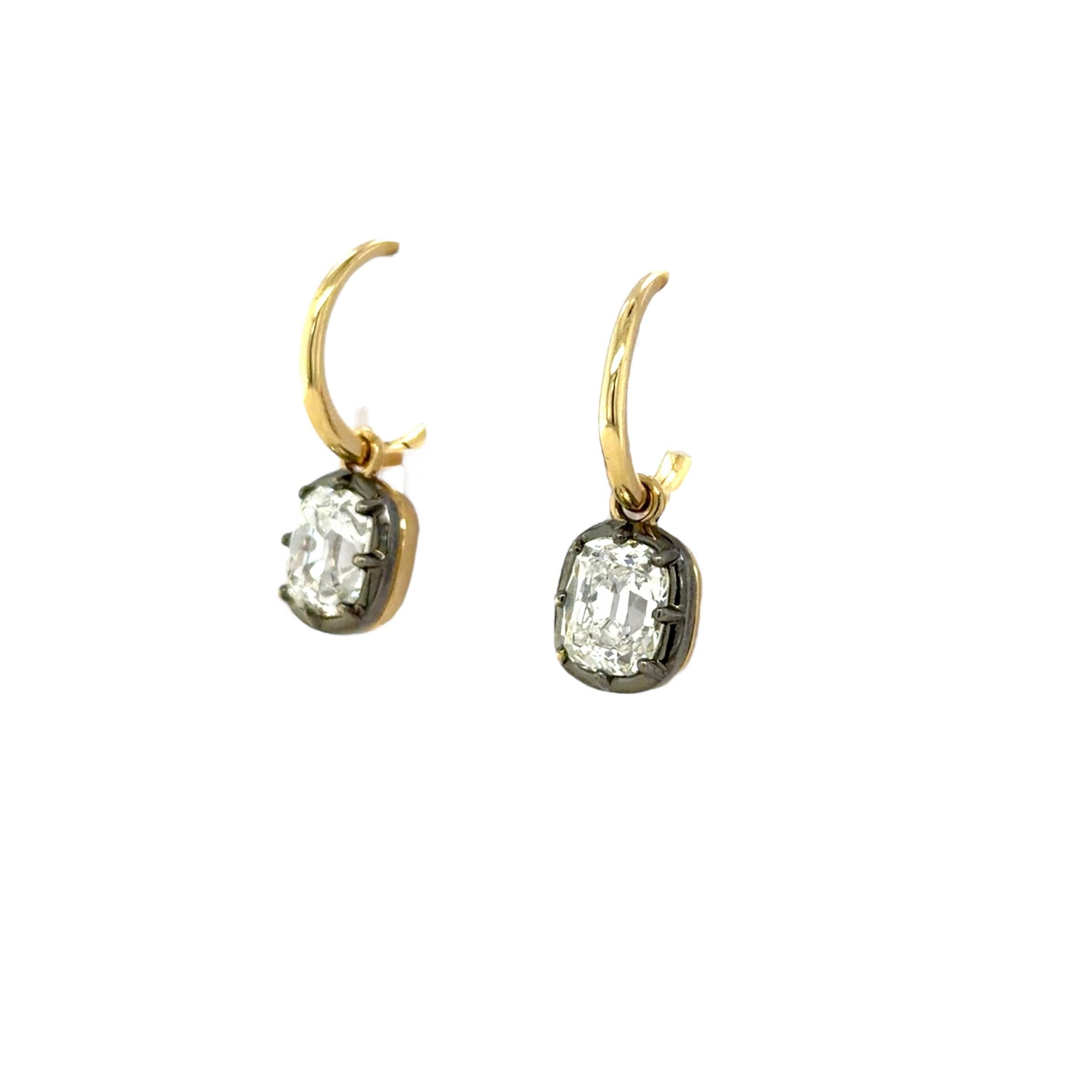 Taille vieille mine 3.00 Carats Old Mine Cut Diamond Drop Hoop Earrings en vente