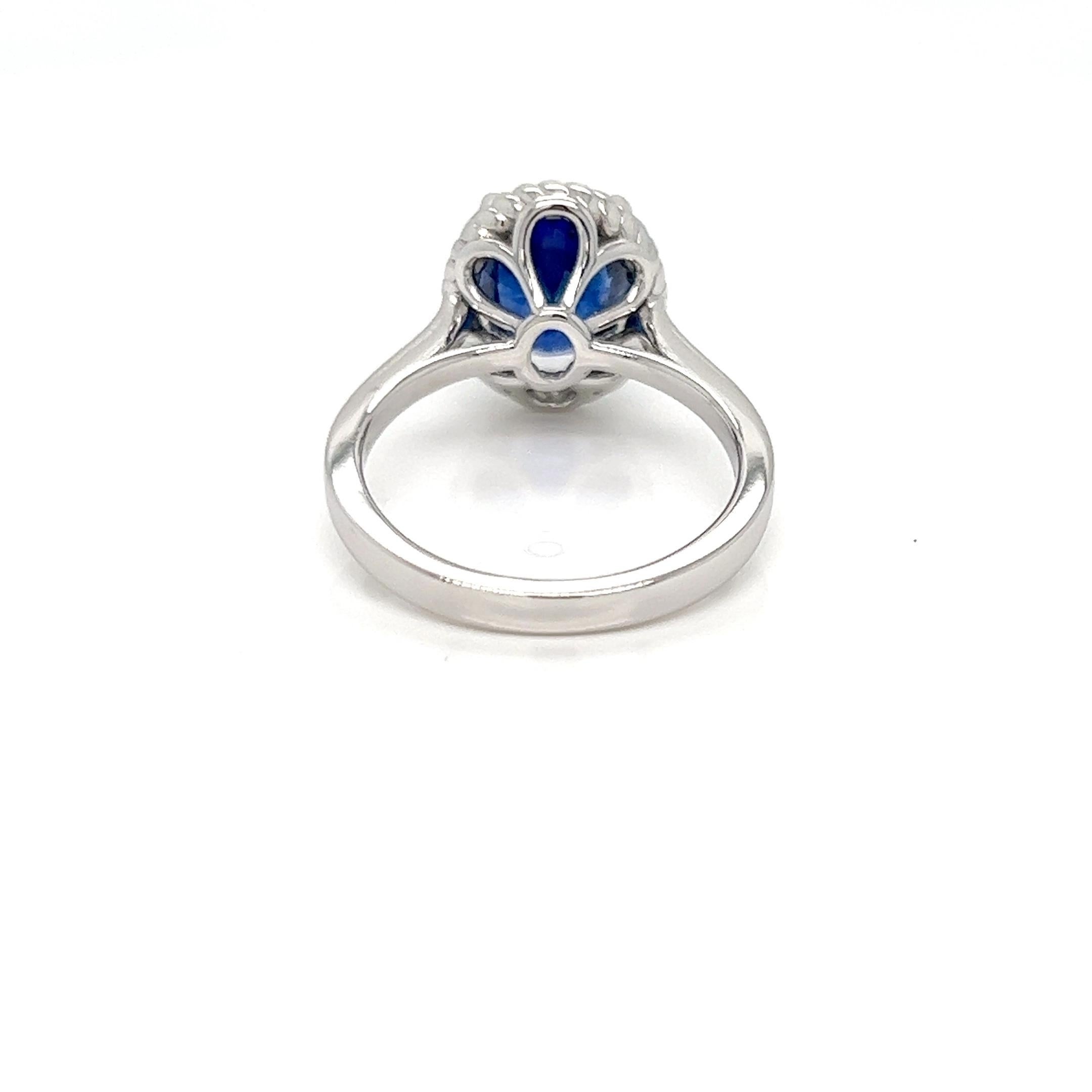 Modern 3.00 Carats Oval Cut Sapphire Solitaire Ring in 14K White Gold For Sale
