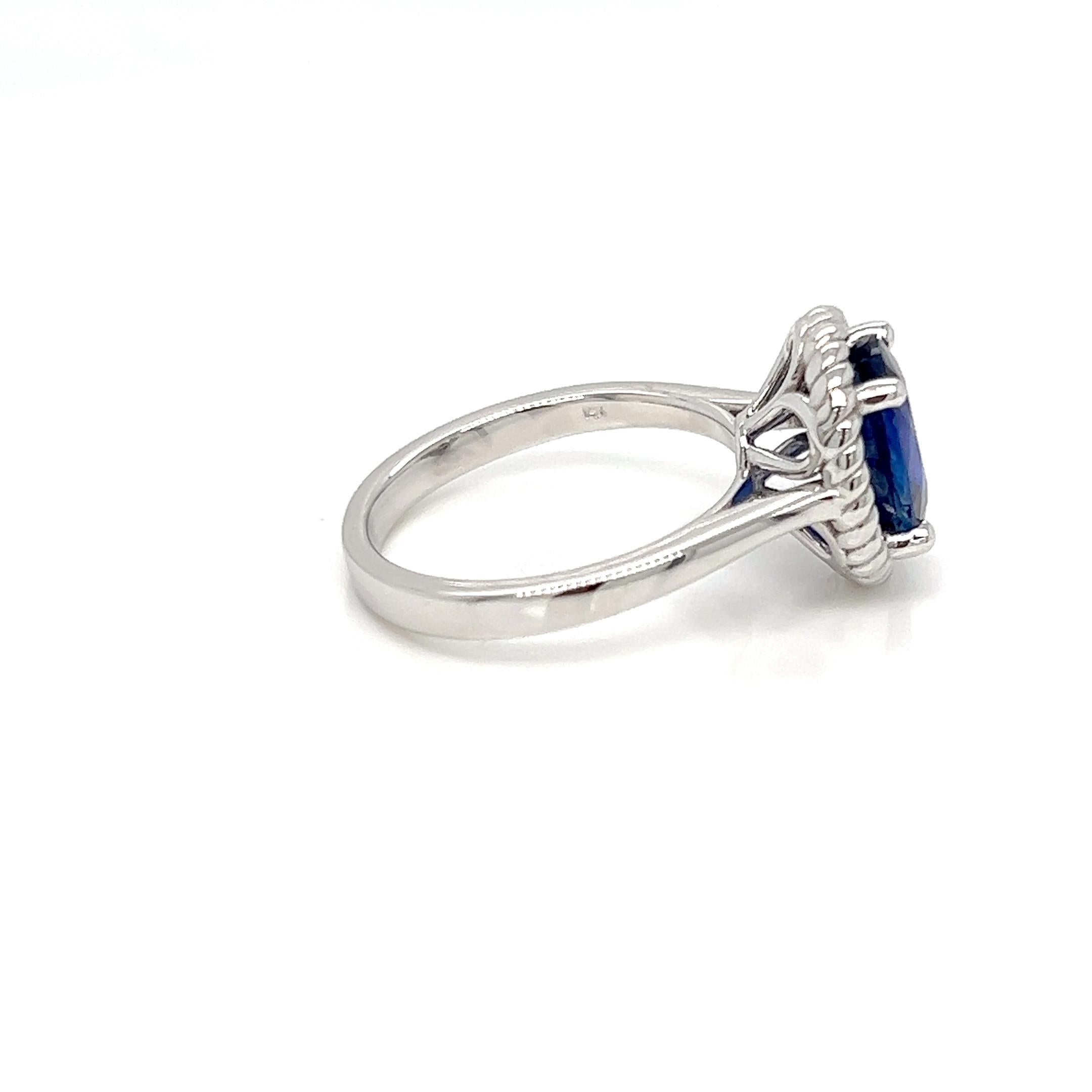 3.00 Carats Oval Cut Sapphire Solitaire Ring in 14K White Gold In New Condition For Sale In New York, NY