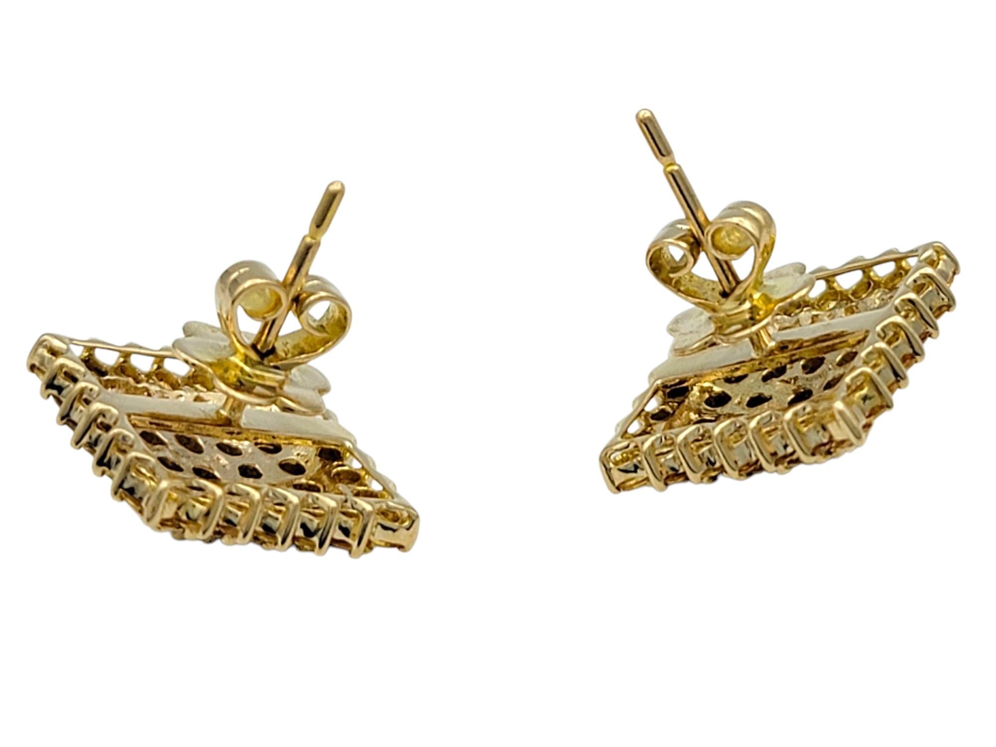3.00 Carats Total Pavé Yellow Sapphire Squared Stud Earrings in 18 Karat Gold en vente 1