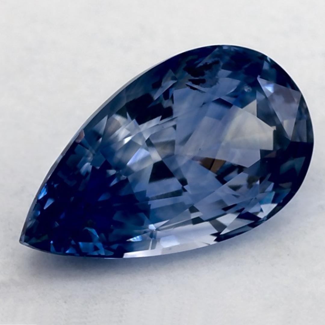 Ein sehr wertvoller September-Geburtsstein mit einer bezaubernden blauen Farbe. Man glaubt, dass sie dem Leben Glück und Reichtum bringen.

Entdecken Sie die lebendige Kollektion von Smaragden, Rubinen und Saphiren in unserem Geschäft, die als lose