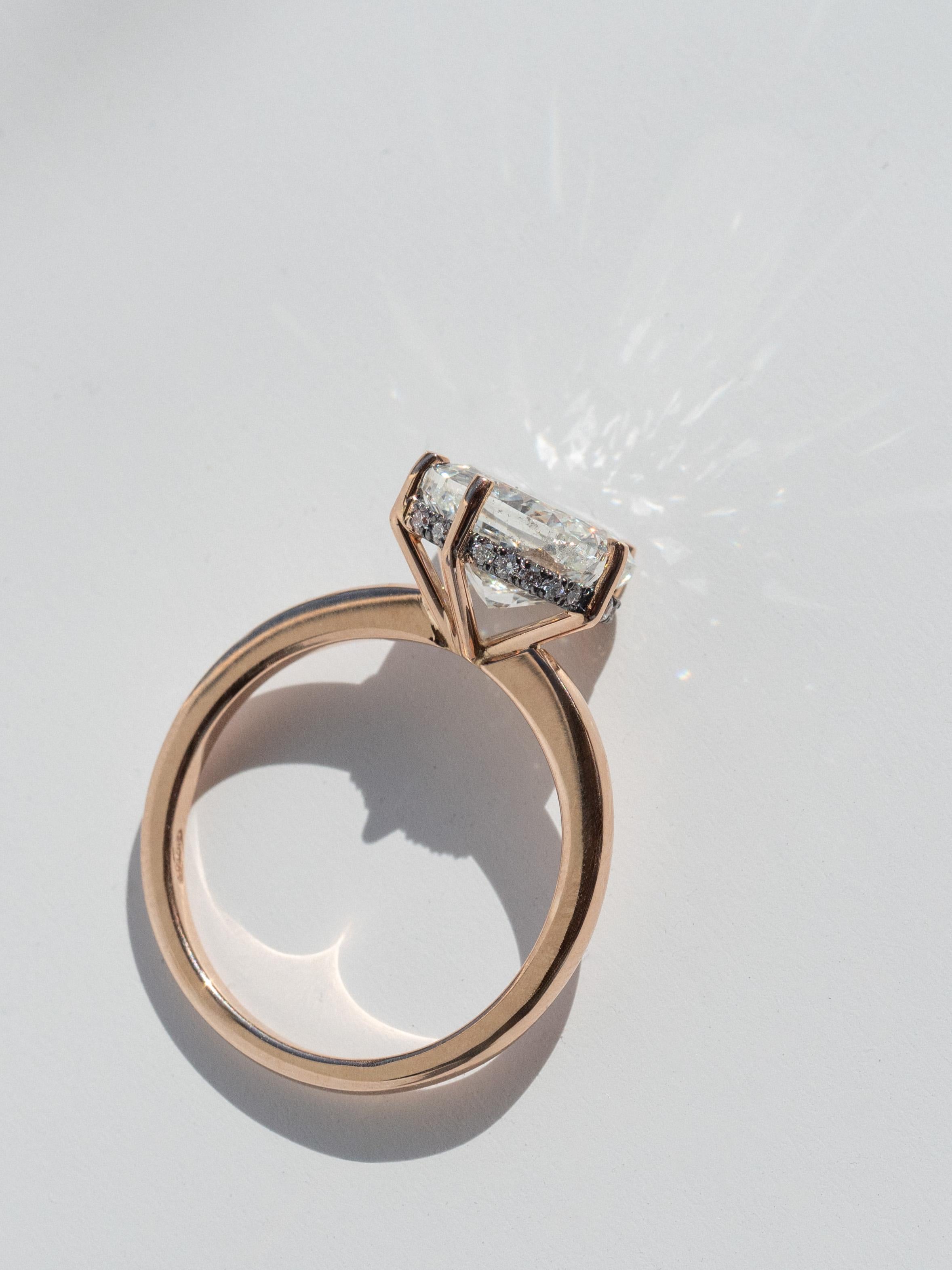 3.00 ct cushion diamond in 18ct rose gold with black rhodium accents For Sale 6