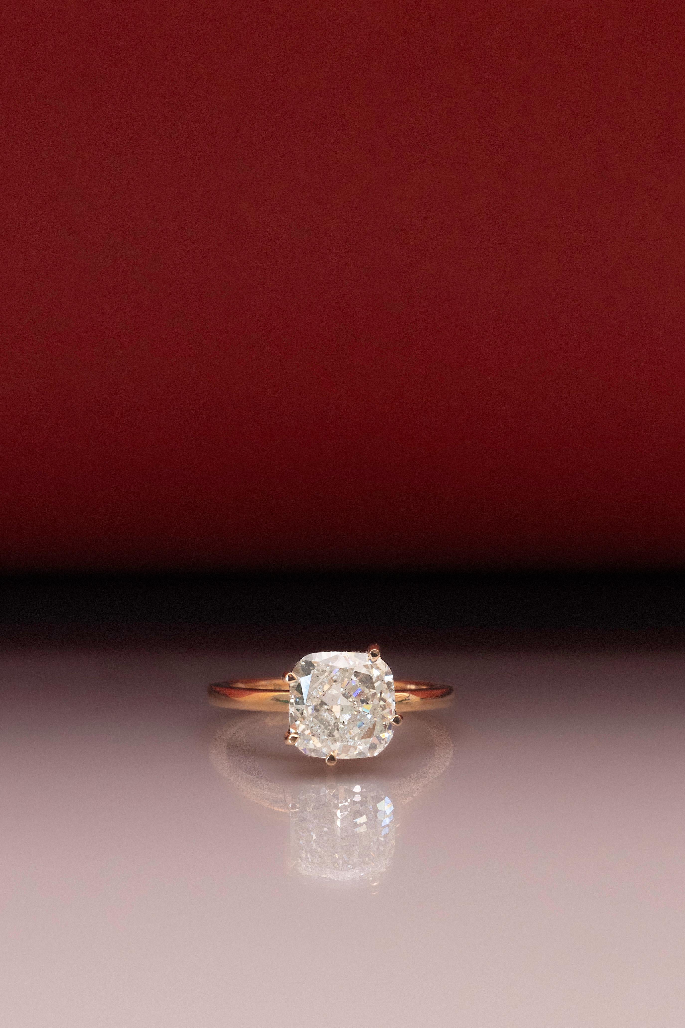 Cushion Cut 3.00 ct cushion diamond in 18ct rose gold with black rhodium accents For Sale