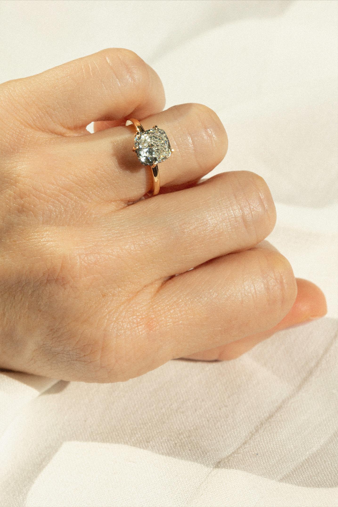 3.00 ct cushion diamond in 18ct rose gold with black rhodium accents For Sale 1