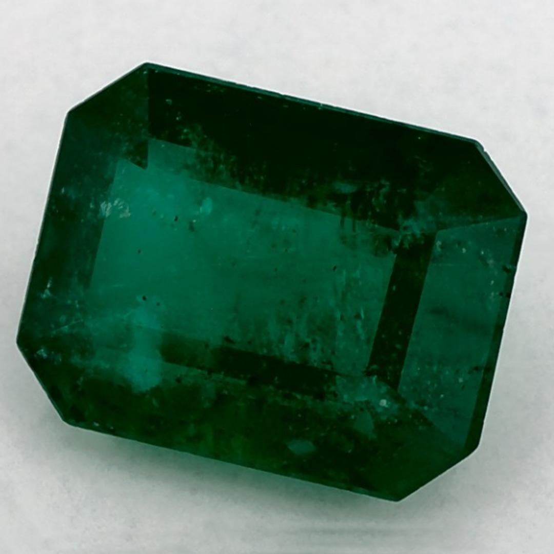 Con un vibrante tono verde, la piedra de nacimiento de mayo es un símbolo del renovado crecimiento primaveral. 

Explora la vibrante colección de esmeraldas, rubíes y zafiros de nuestra tienda, disponibles como gemas sueltas y combinadas con nuestra