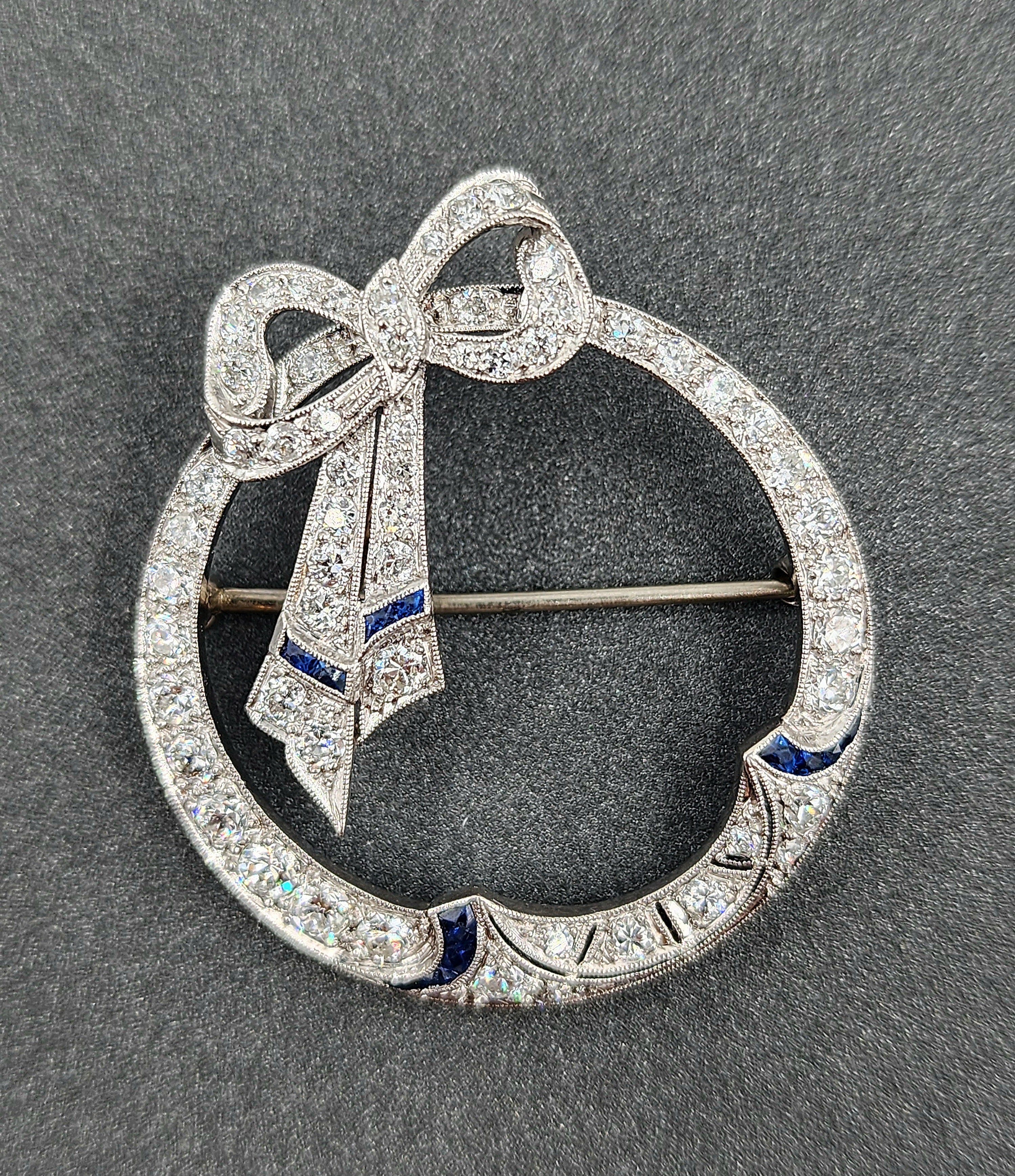 Brosche mit 3,00 Karat natürlichem Saphir und Diamant