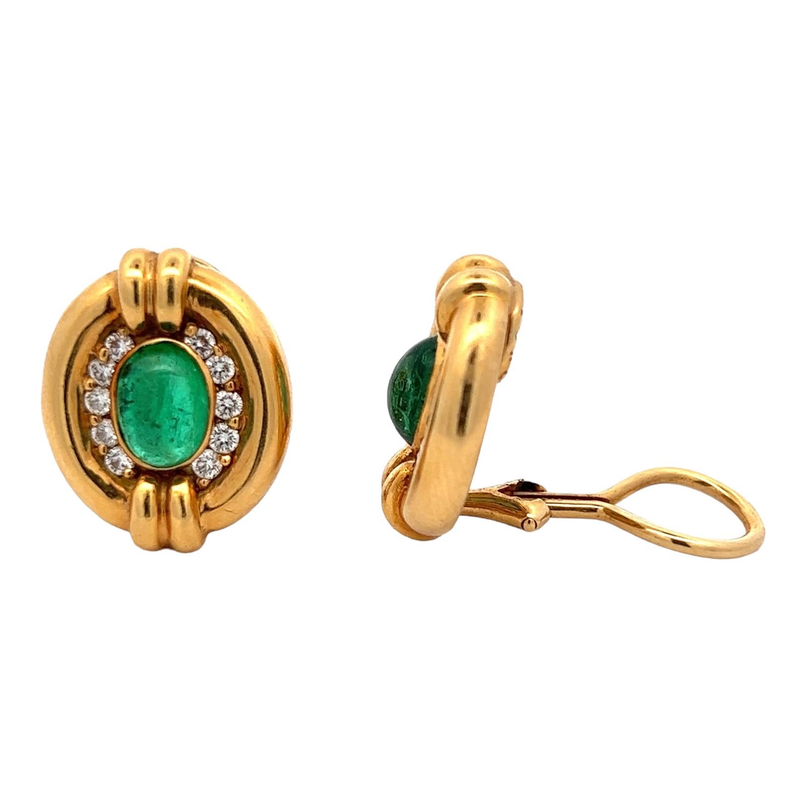 Modern 3.00 Ctw Emerald Diamond 18 Karat Yellow Gold Estate Earclip Earrings For Sale