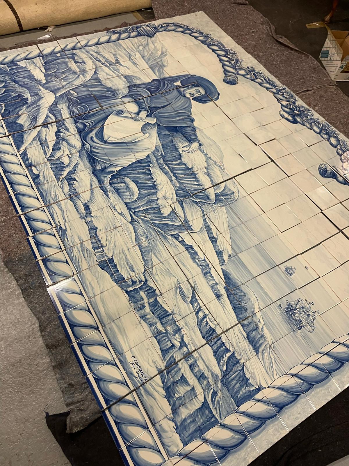 Neoclassical 300 Portuguese Azulejos tiles / Henry the navigator / by Cardoso signed For Sale