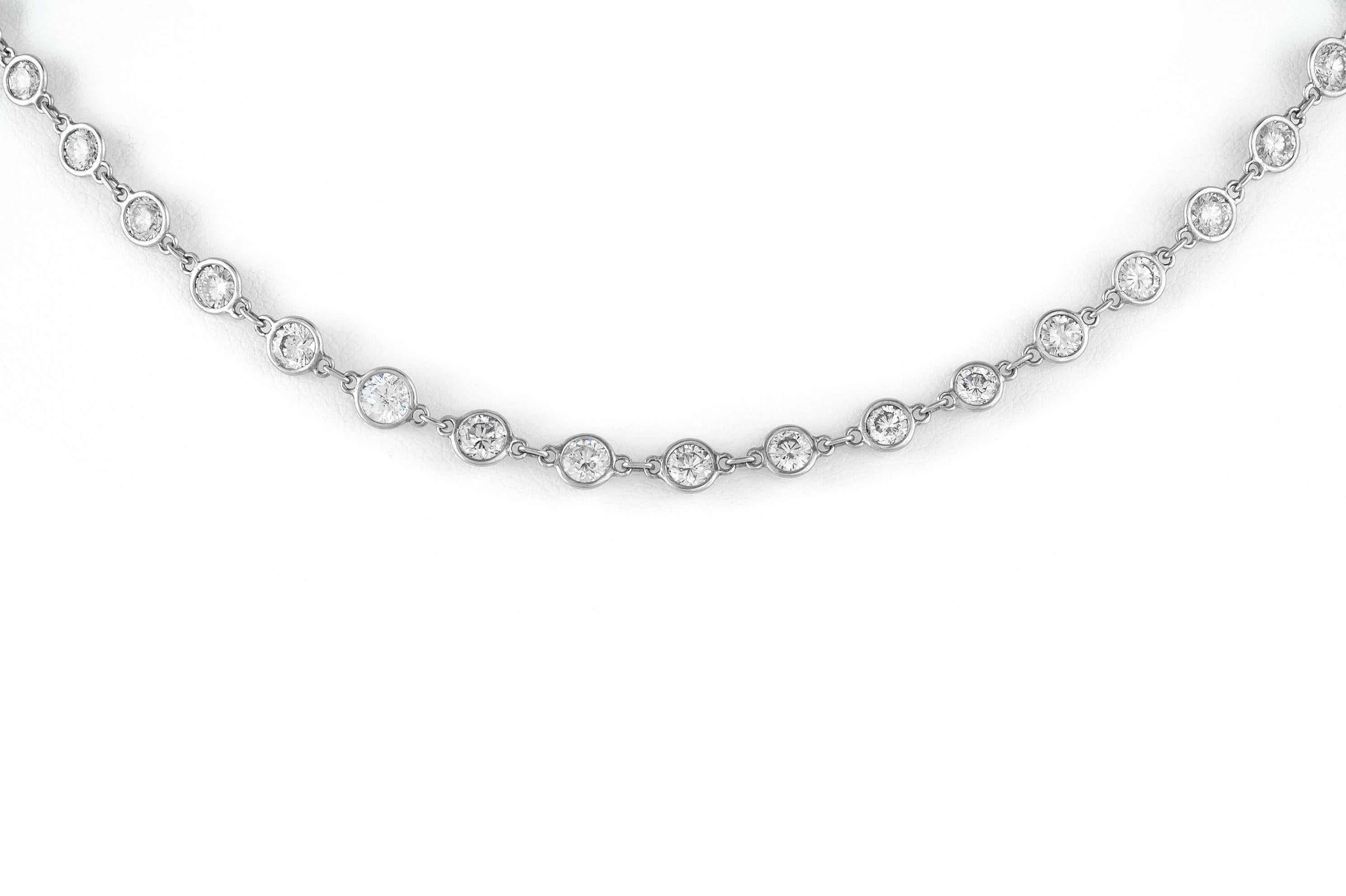 Finemente realizzato in platino con 158 diamanti rotondi taglio Brilliante per un peso totale di circa 30,00 carati.
50 pollici di lunghezza