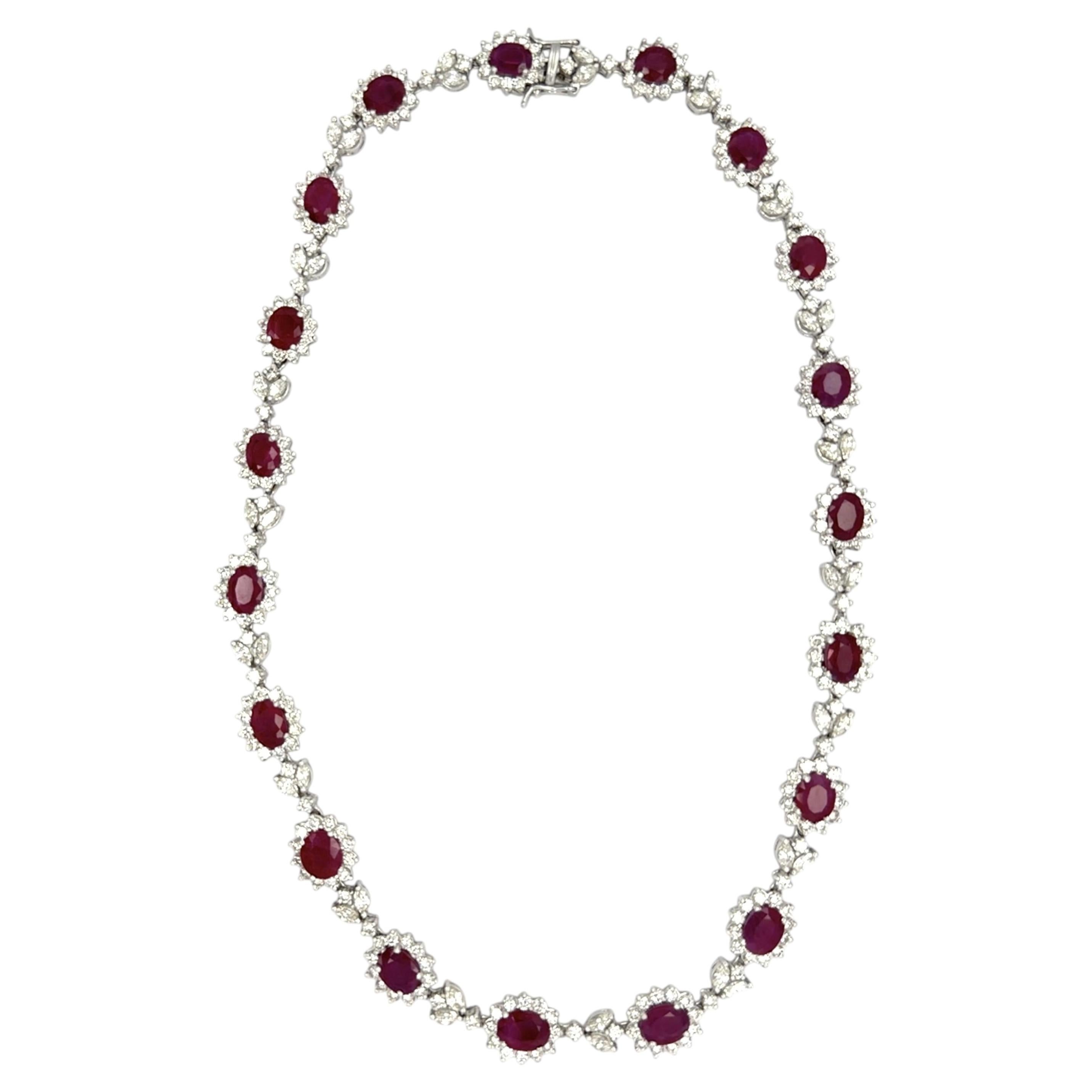 Collar con un rubí de 30,00 quilates y un racimo de diamantes de 14,50 quilates en venta