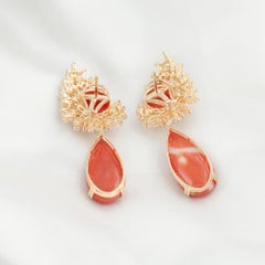 Boucles d'oreilles en corail de 30,05 carats et diamants de 4,69 carats (SI/H), en or jaune 18 carats