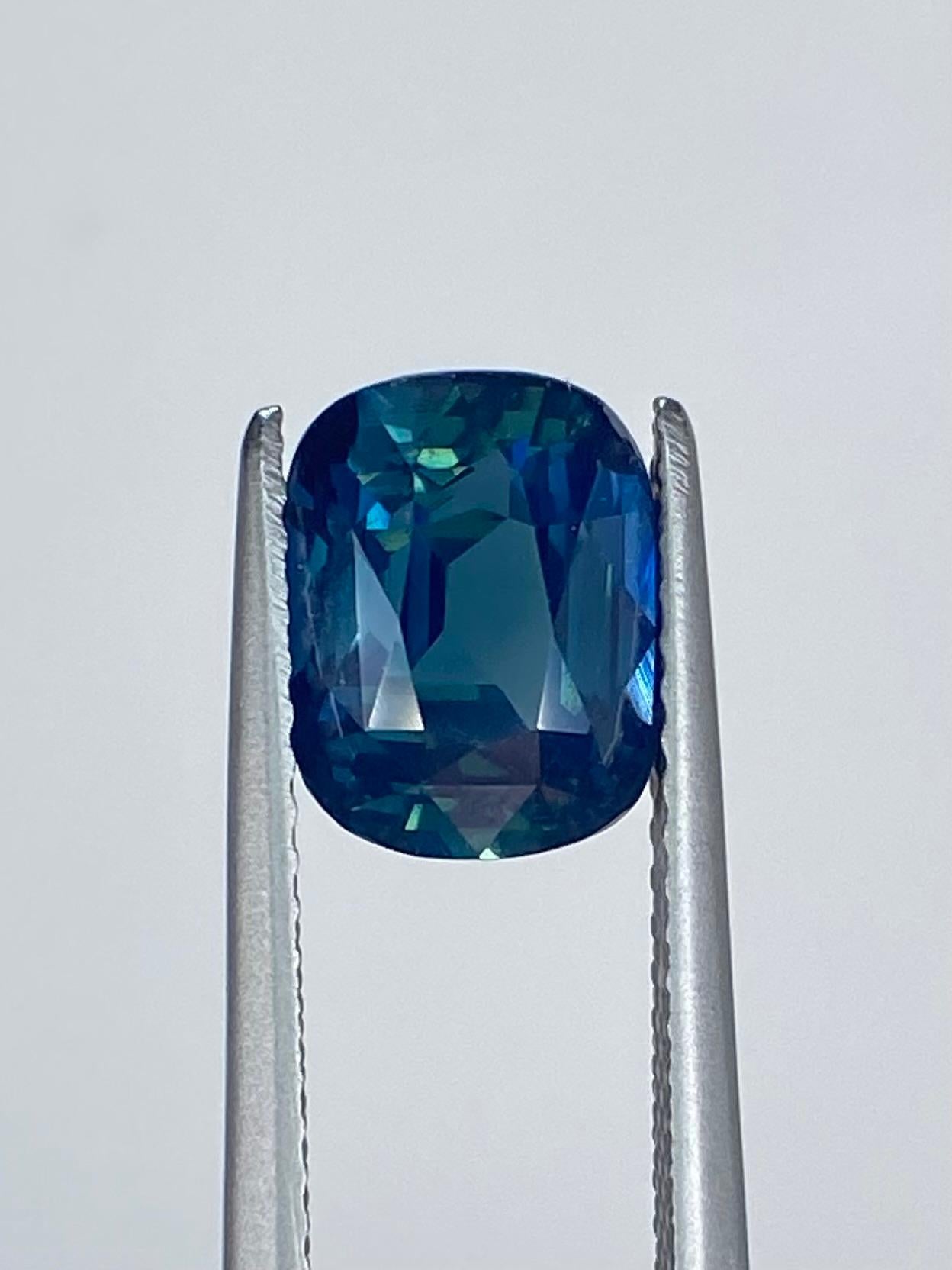 Cushion Cut 3.00ct Opalescent Teal Sapphire For Sale