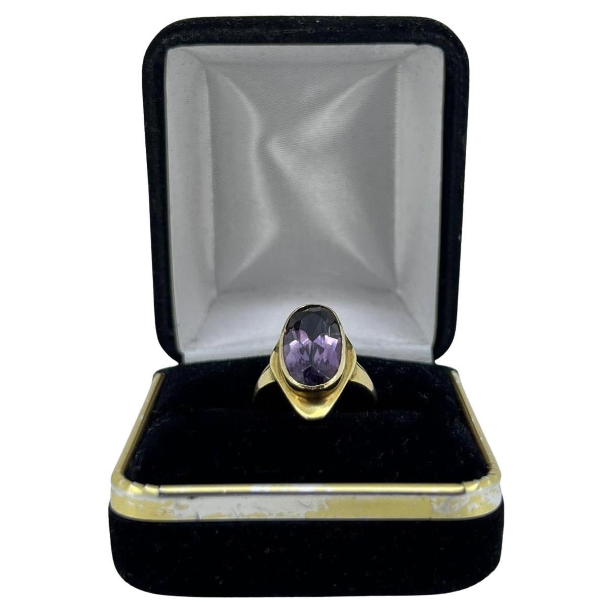 Oval Cut 3.00ct Royal Purple Amethyst Ring in 9K Yellow Gold, c1964, English Hallmarks. For Sale