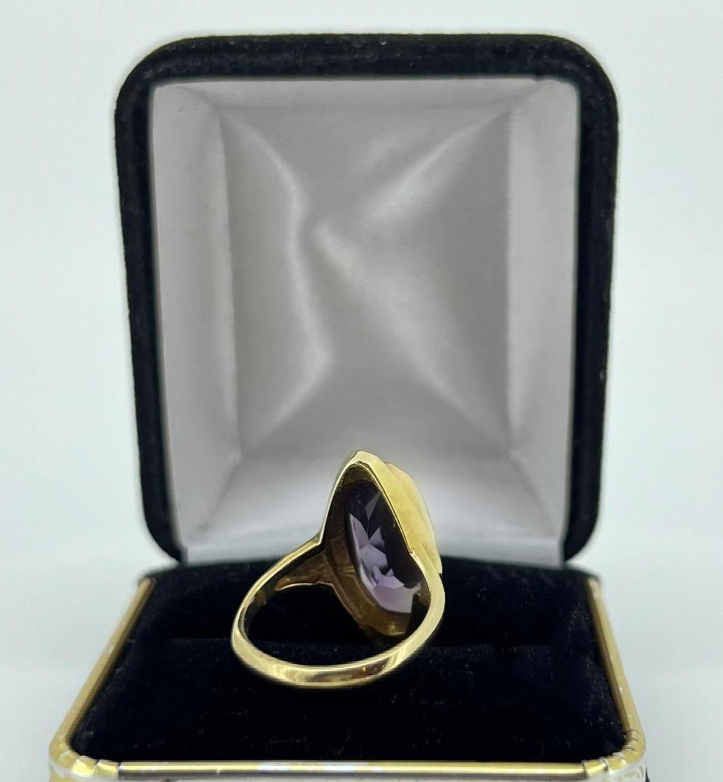3.00ct Royal Purple Amethyst Ring in 9K Yellow Gold, c1964, English Hallmarks. For Sale 2