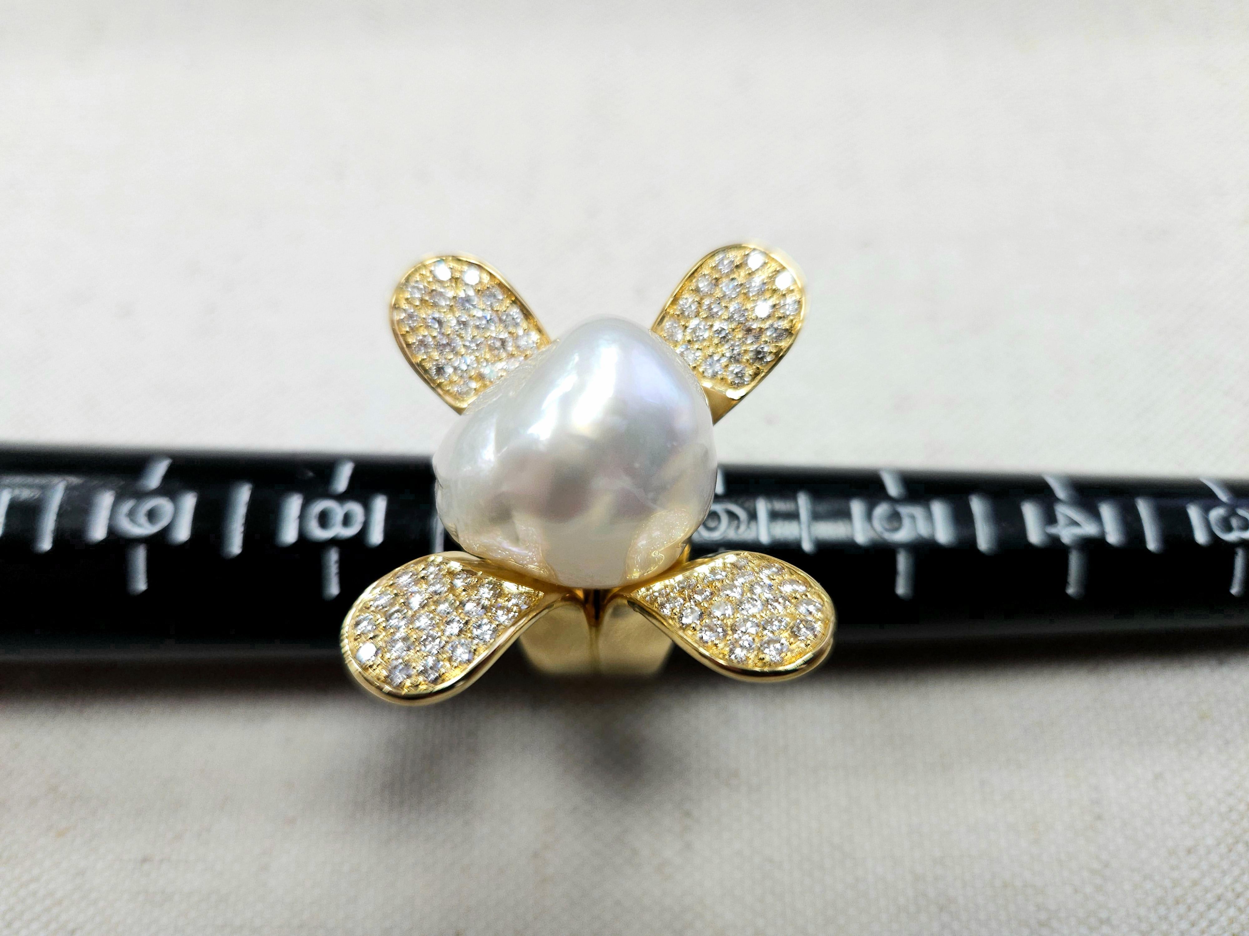 Designer Hand made 18K Gold ring diamond Seris, This is the unique Yellow Gold Natural South Sea Pearl with Open Flower Ring 18K 7 Inch , Average F-VS, 31.36 Grams, 3.00cts Diamond

*Free Shipping within U.S*

