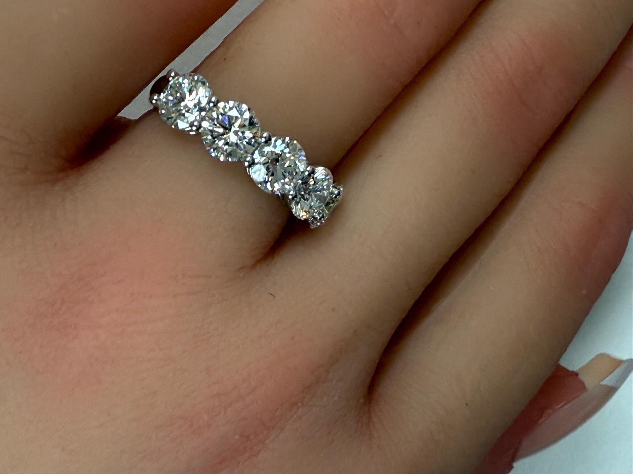 3.00CTW. Fascia di diamanti tondi e brillanti in platino certificata GIA in vendita 6