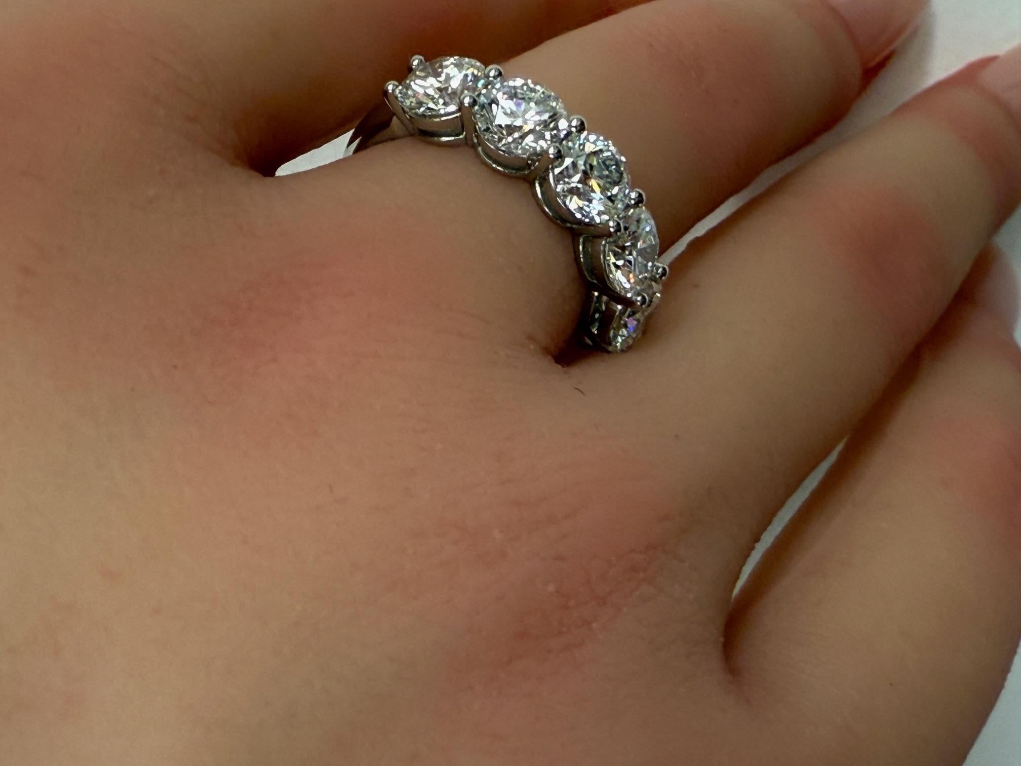 3.00CTW. Fascia di diamanti tondi e brillanti in platino certificata GIA in vendita 7