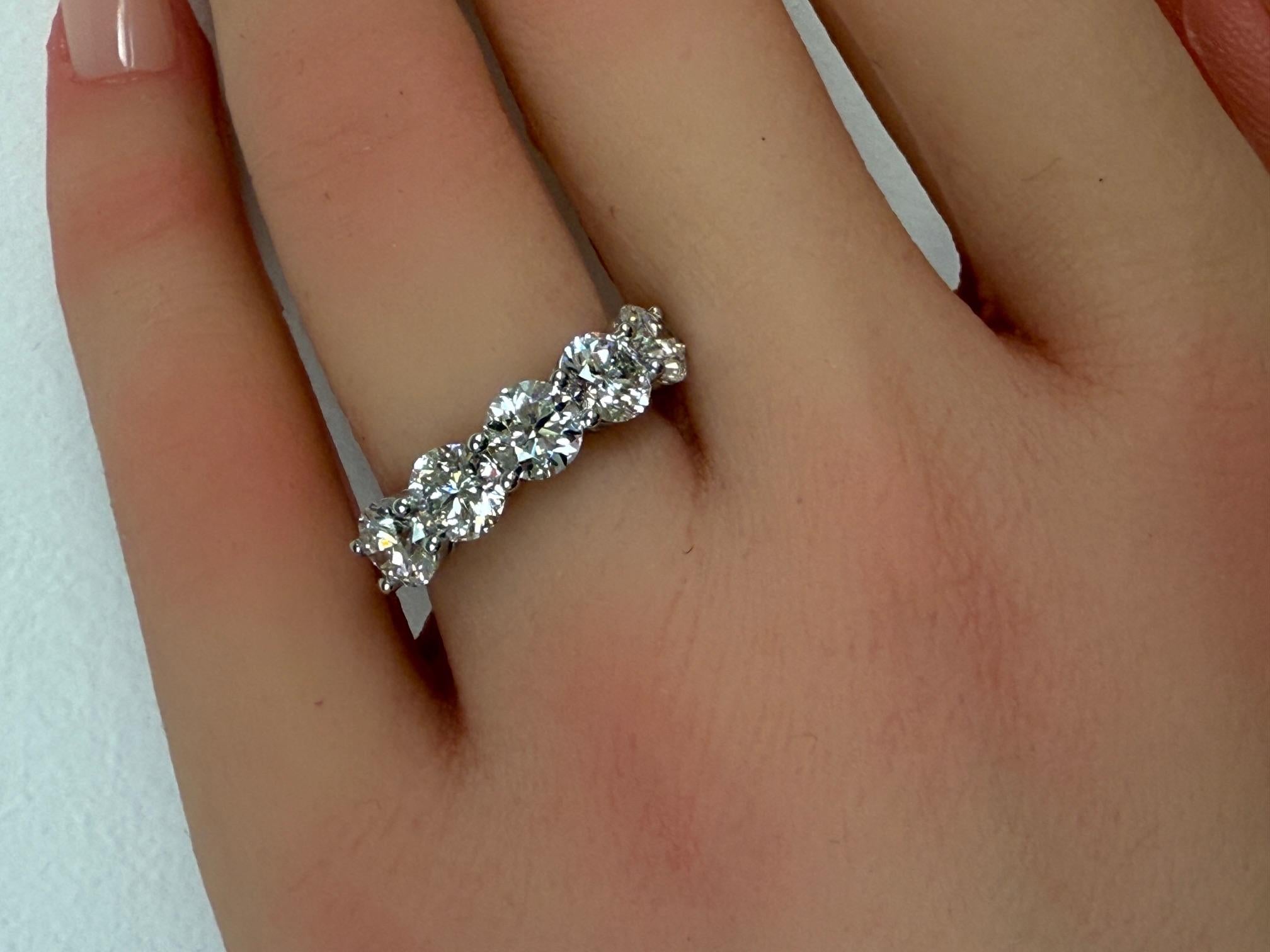 3.00CTW. Fascia di diamanti tondi e brillanti in platino certificata GIA in vendita 4