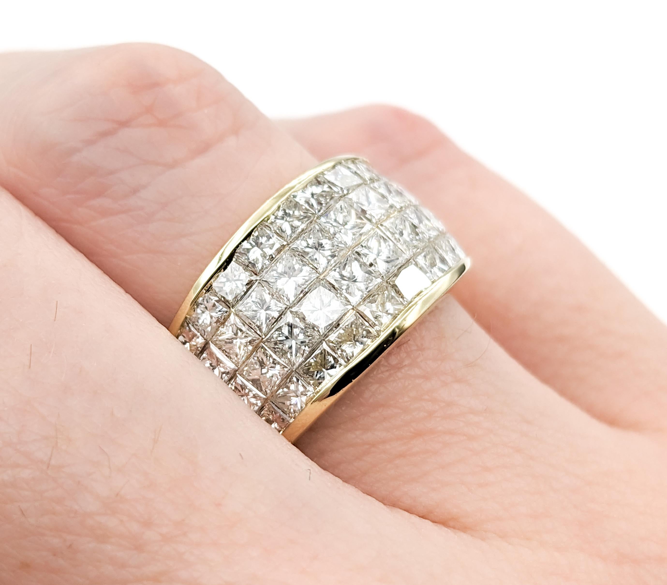 3,00 Karat unsichtbar gefasster Diamantring aus Gelbgold (Carréschliff)