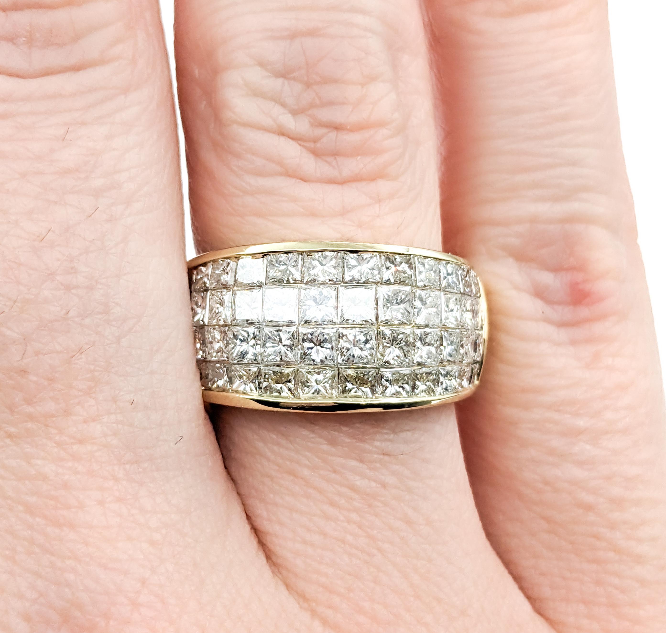3,00 Karat unsichtbar gefasster Diamantring aus Gelbgold im Zustand „Hervorragend“ in Bloomington, MN