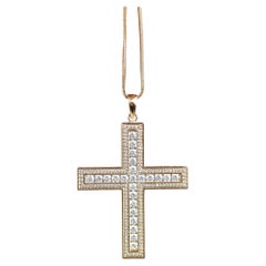 Pendentif croix en or jaune 18 carats avec 3.00TCW - VS/E Clarity