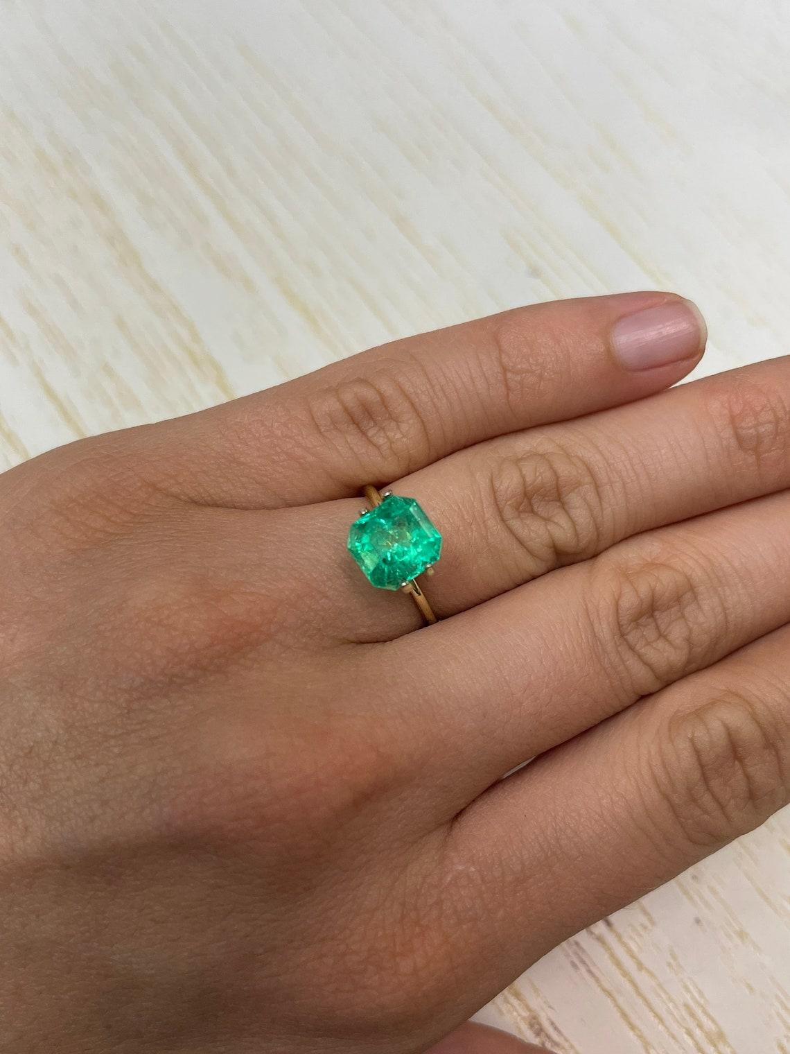 3.01 Carat 9x8.5 Yellowish Green Colombian Emerald - Emerald Cut Muzo Mine May For Sale 3