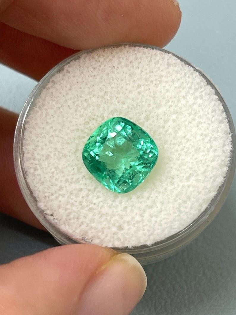Taglio cuscino Smeraldo colombiano verde bluastro da 3,01 carati - Gemma autentica con taglio a cuscino maggio in vendita