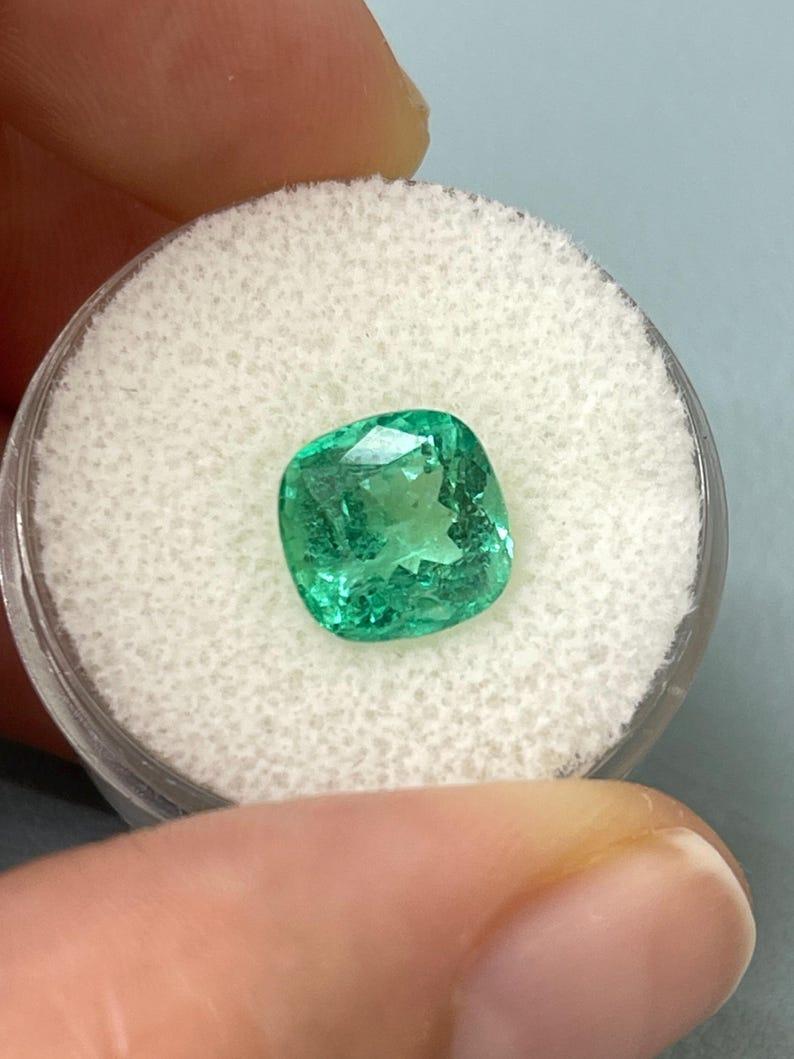 Moderno Smeraldo colombiano verde bluastro da 3,01 carati - Gemma autentica con taglio a cuscino maggio in vendita